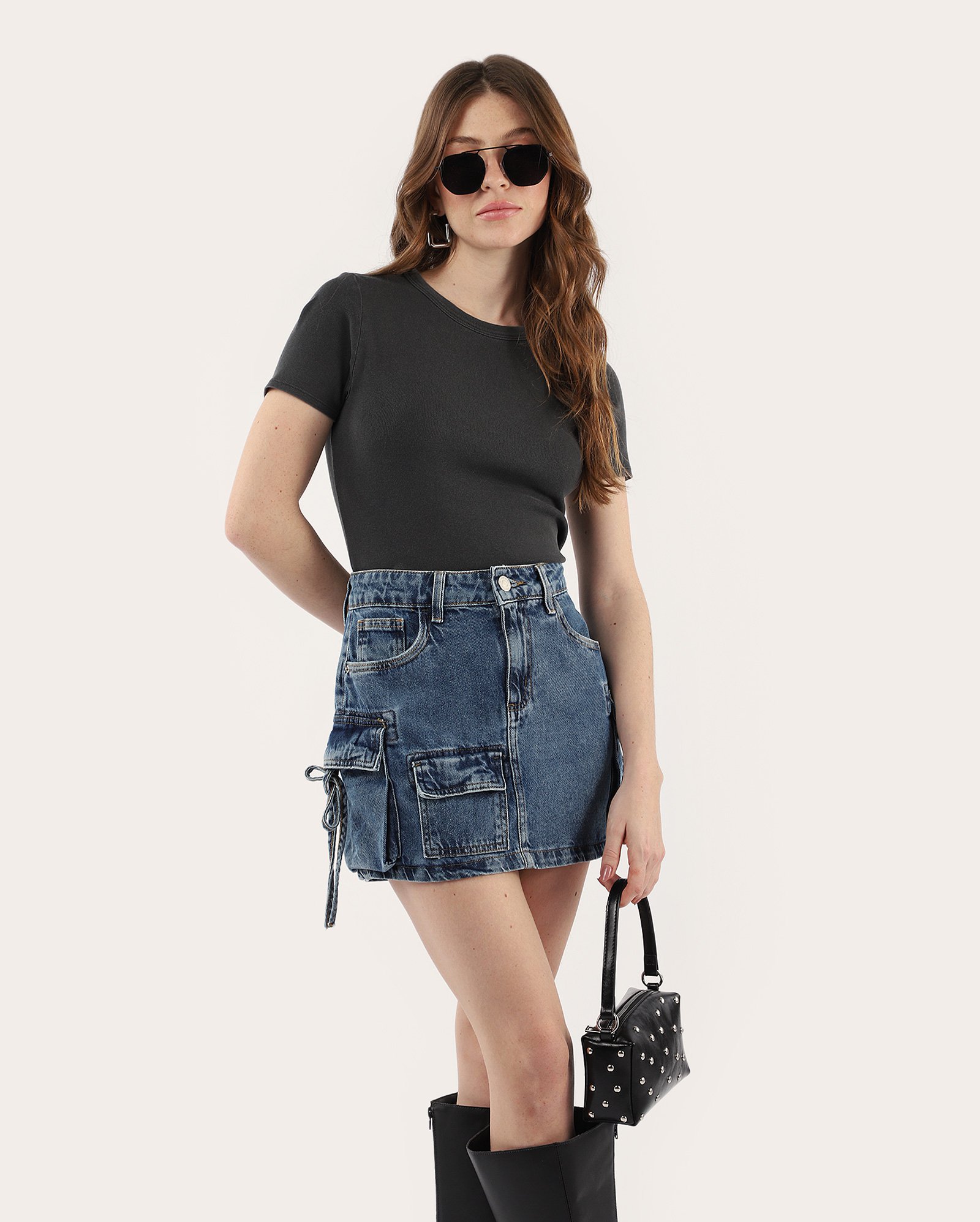Mini saia jeans estonada cargo denim escuro | Pool Jeans