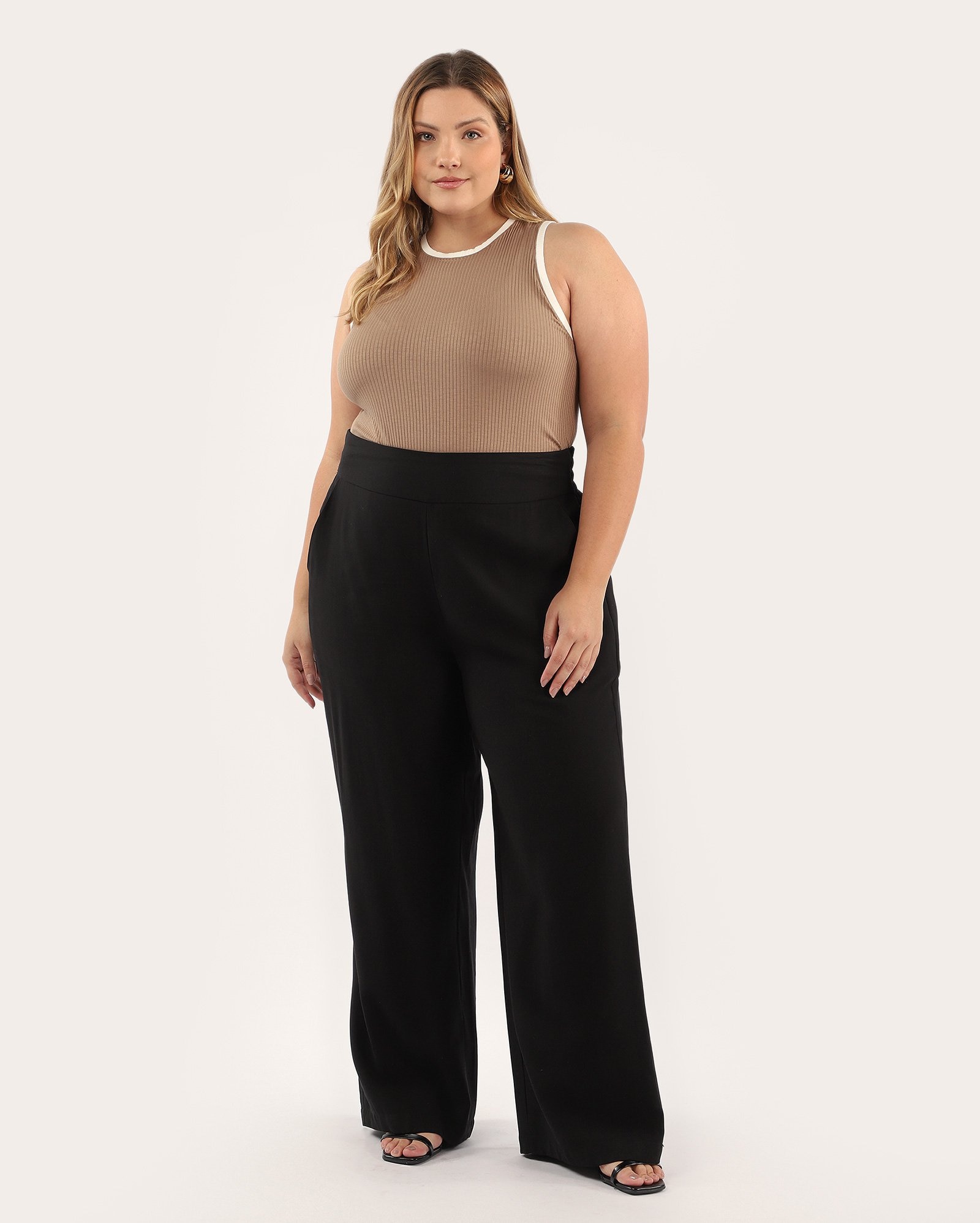 Regata plus size feminina canelada com viés marrom
