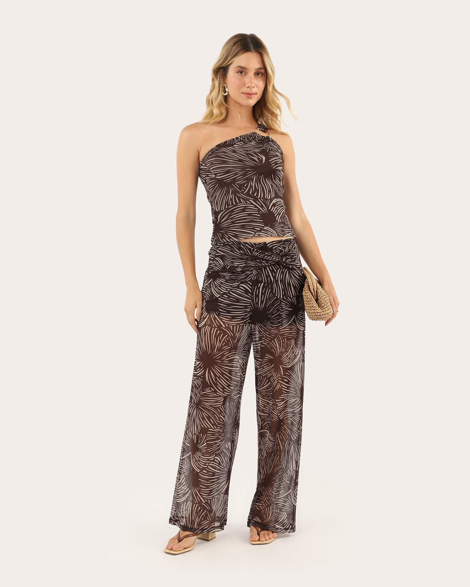 Calça feminina reta em tule floral - marrom