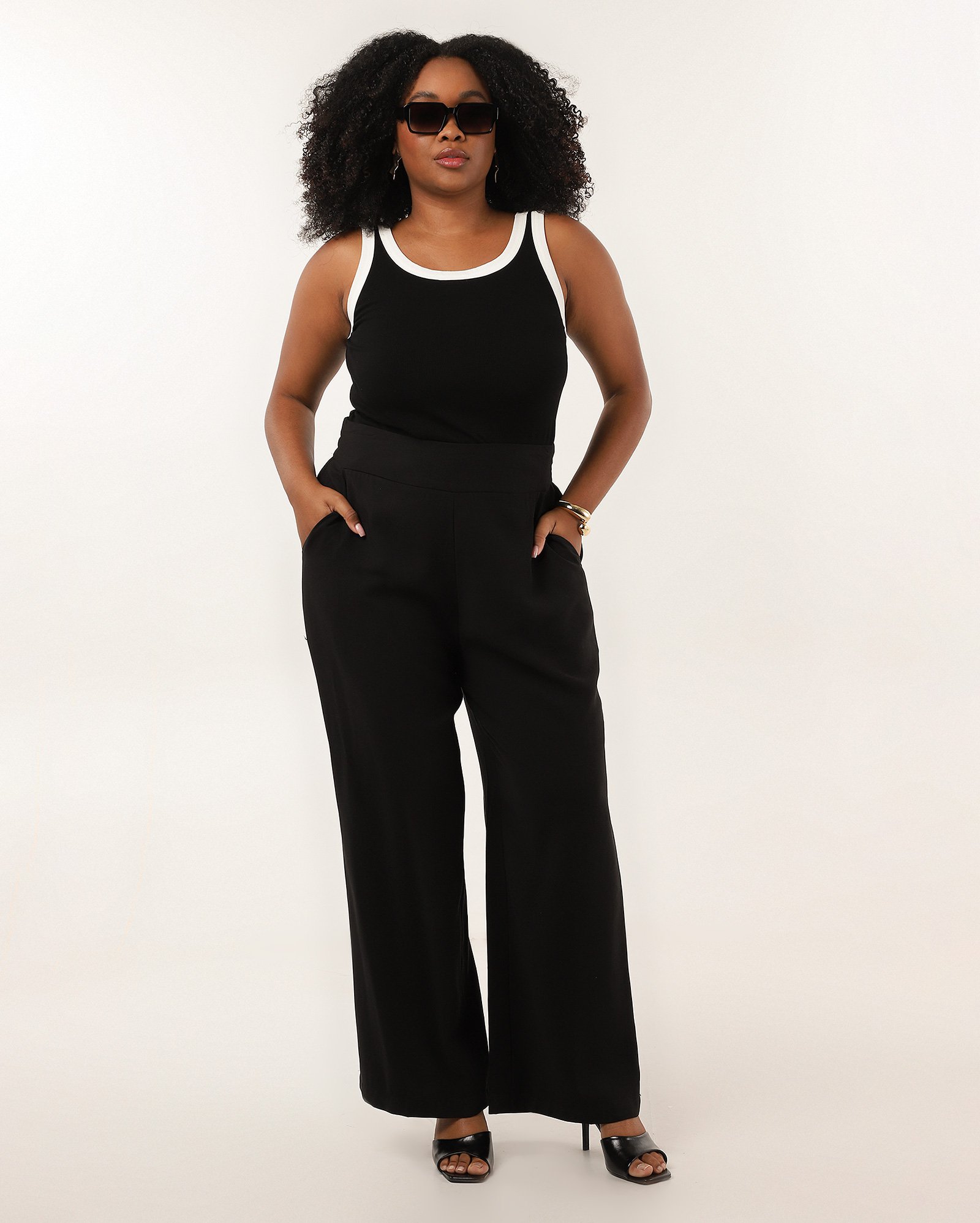 Regata plus size feminina canelada preta | AK Plus