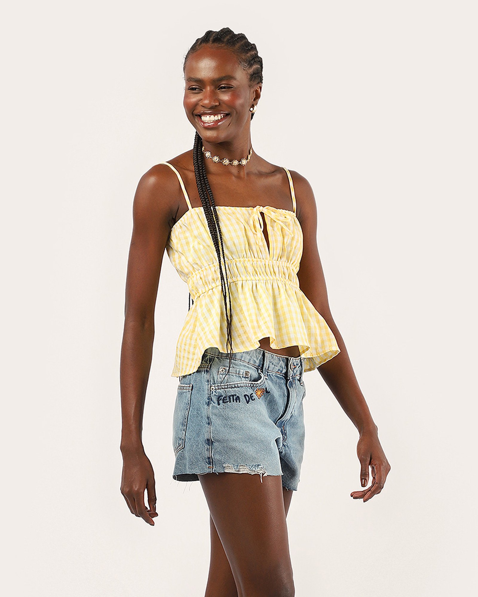 Short jeans feminino regular feita de sol - denim médio | Pool Jeans