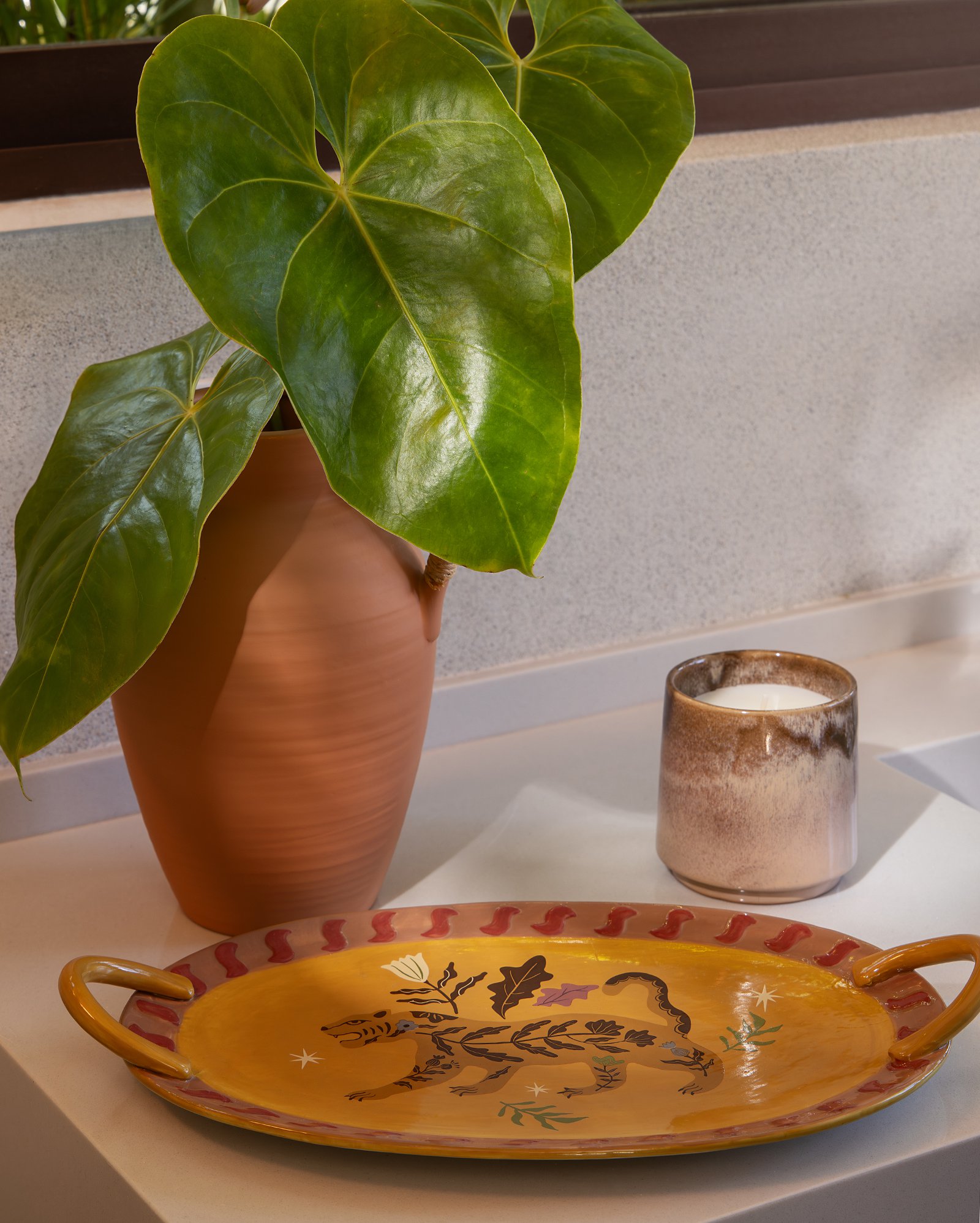 Bandeja decorativa de cerâmica onça 37cm multicor | Casa Riachuelo