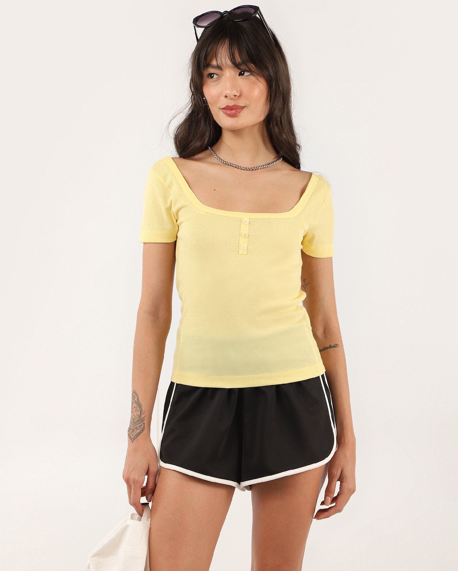 Blusa feminina Flavinha canelada com botões - Amarelo Claro | Pool