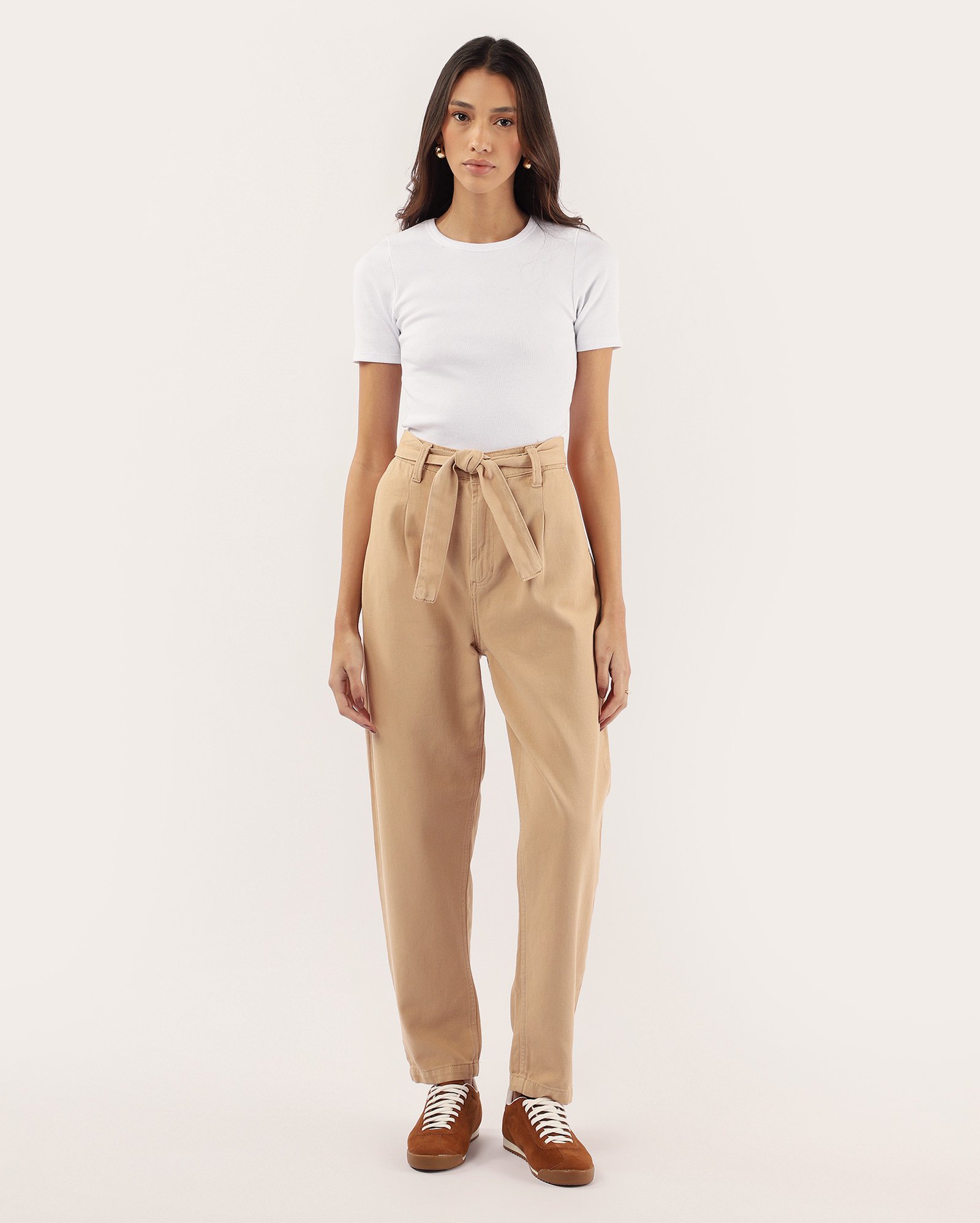 Calça sarja feminina clochard com faixa para amarração bege