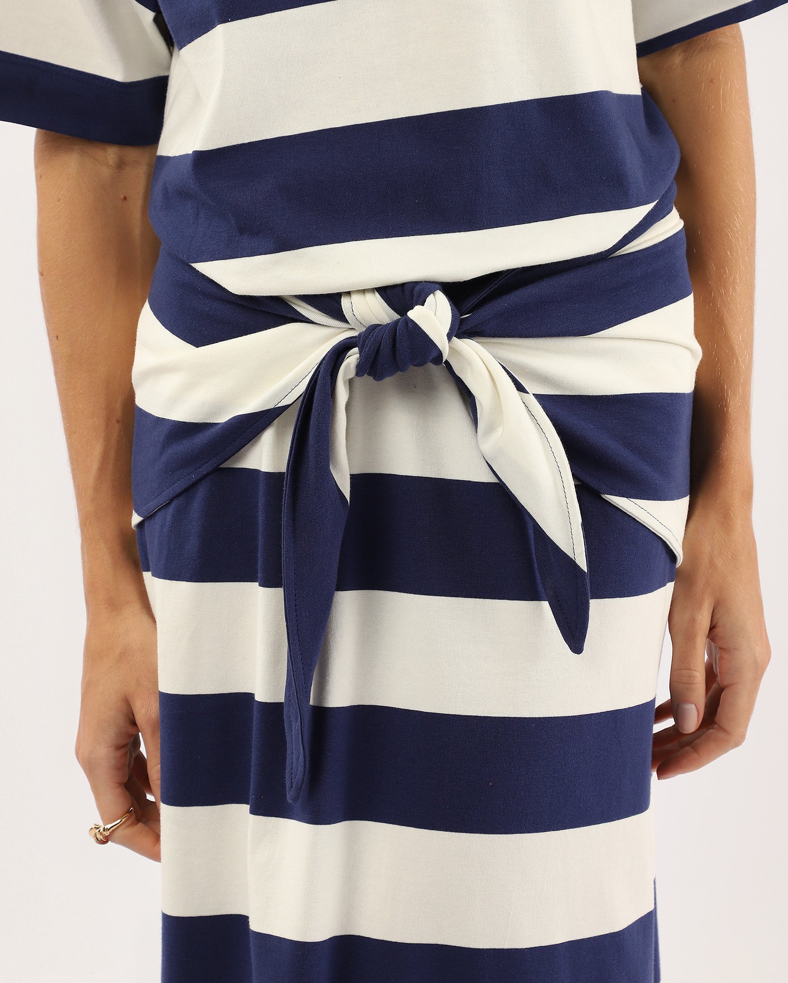 Vestido reto listrado com lenço branco | Special Edition