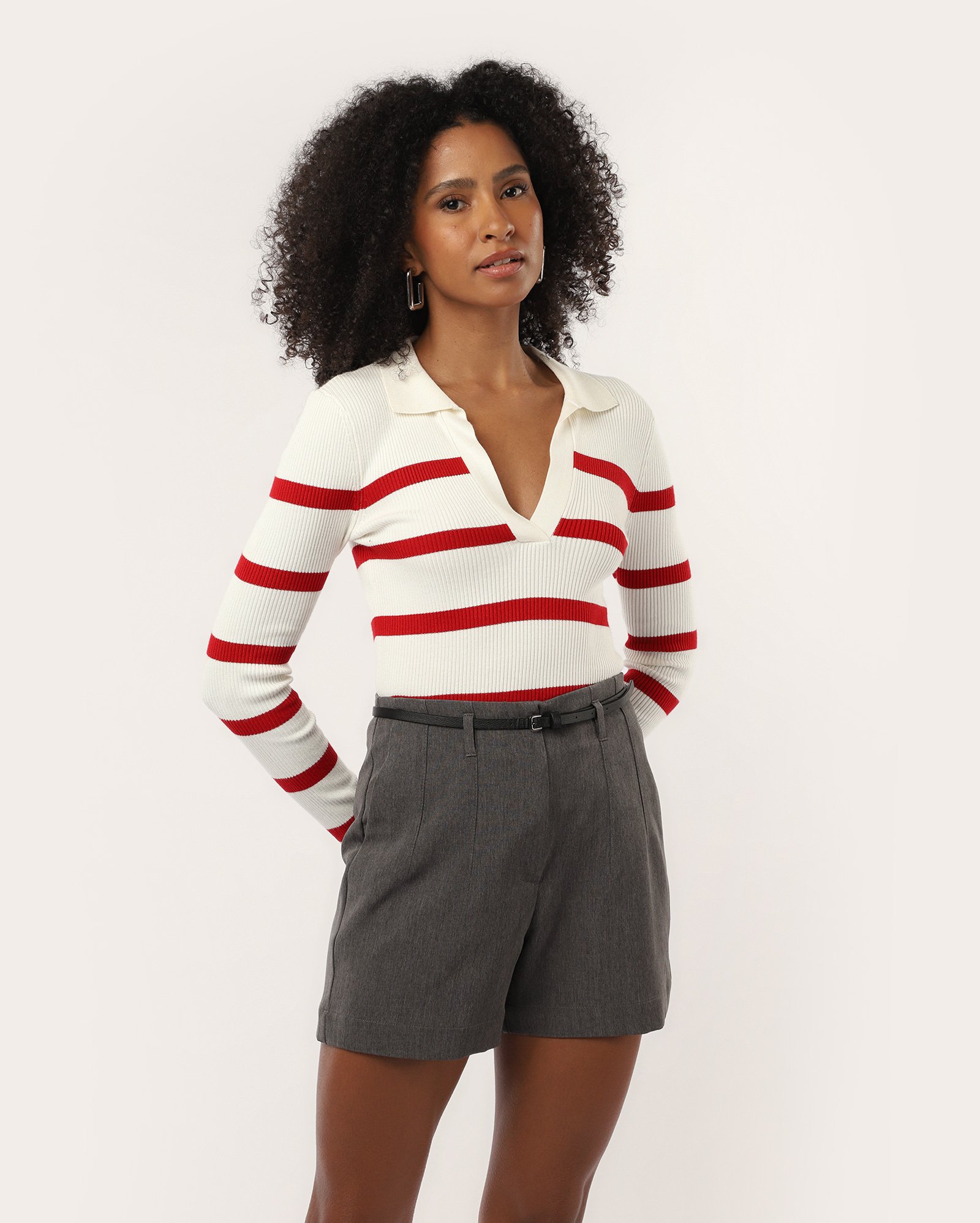 Short feminino alfaiataria Luka com cinto e pregas - Cinza Escuro