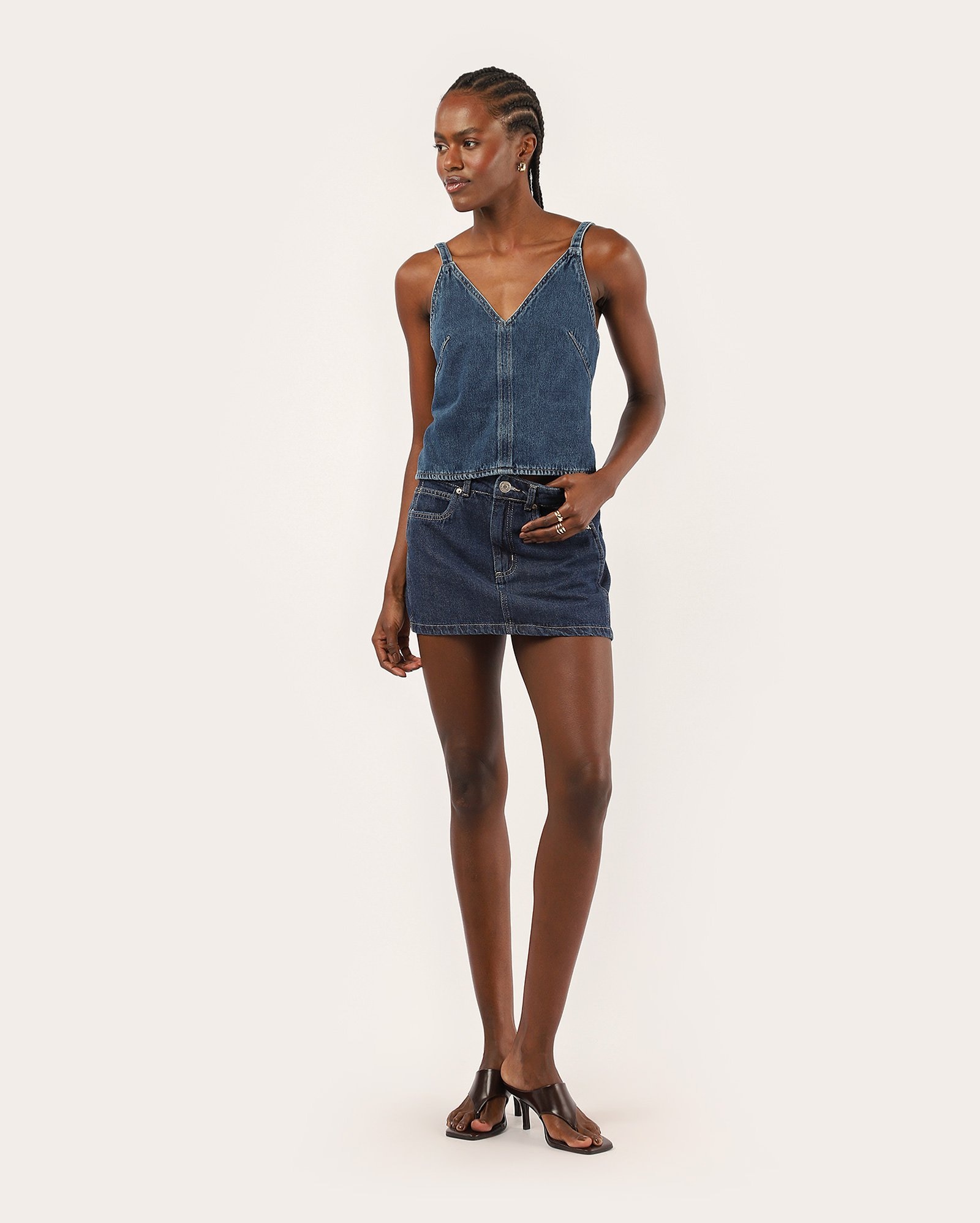 Mini saia jeans pespontada - denim escuro | Pool Jeans