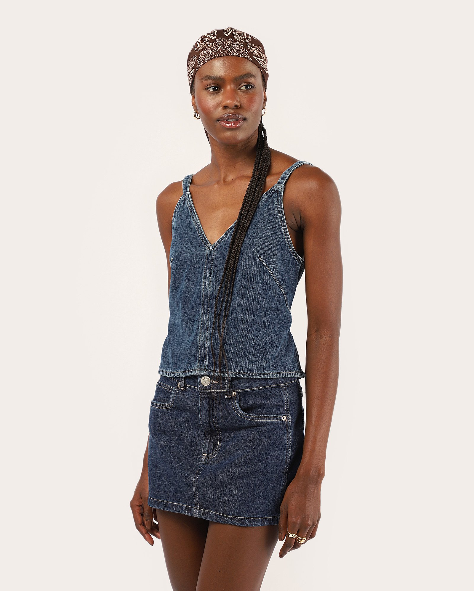 Mini saia jeans pespontada - denim escuro | Pool Jeans