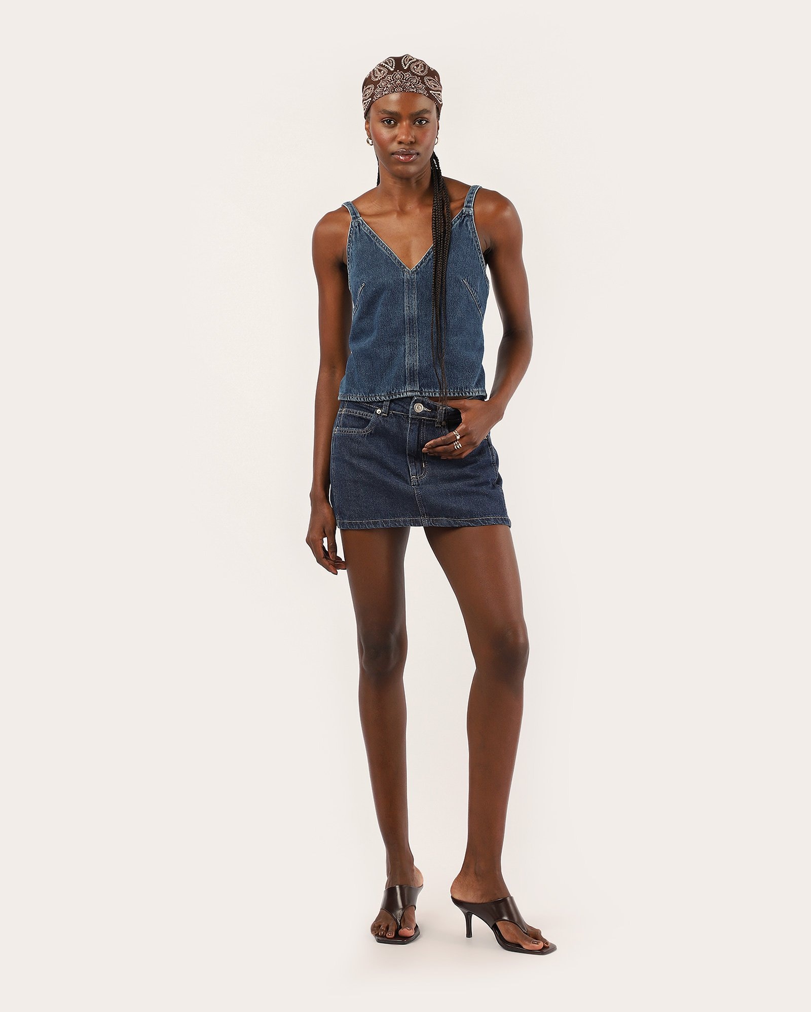 Mini saia jeans pespontada - denim escuro | Pool Jeans