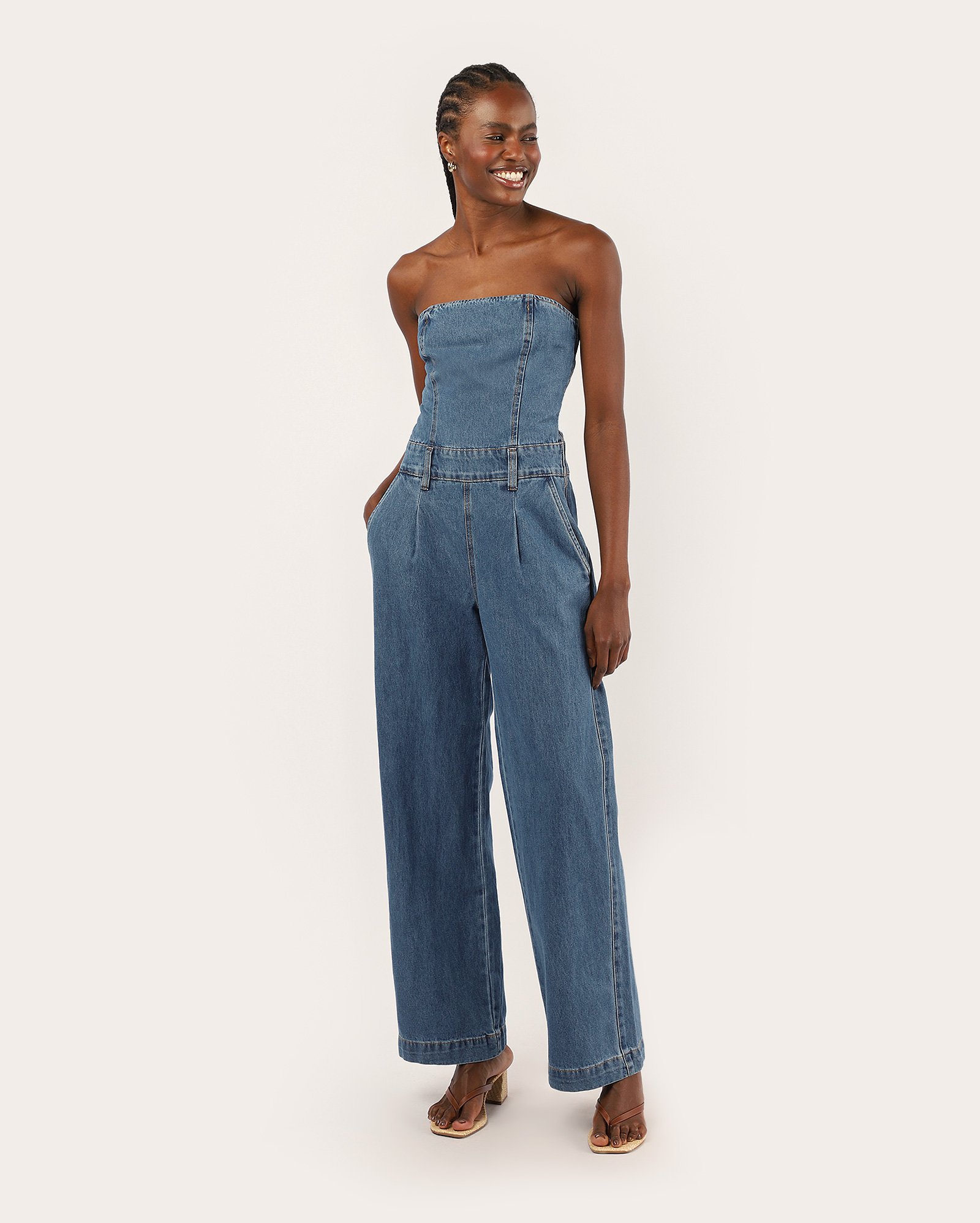 Macacão jeans feminino strapless - denim médio | Pool Jeans