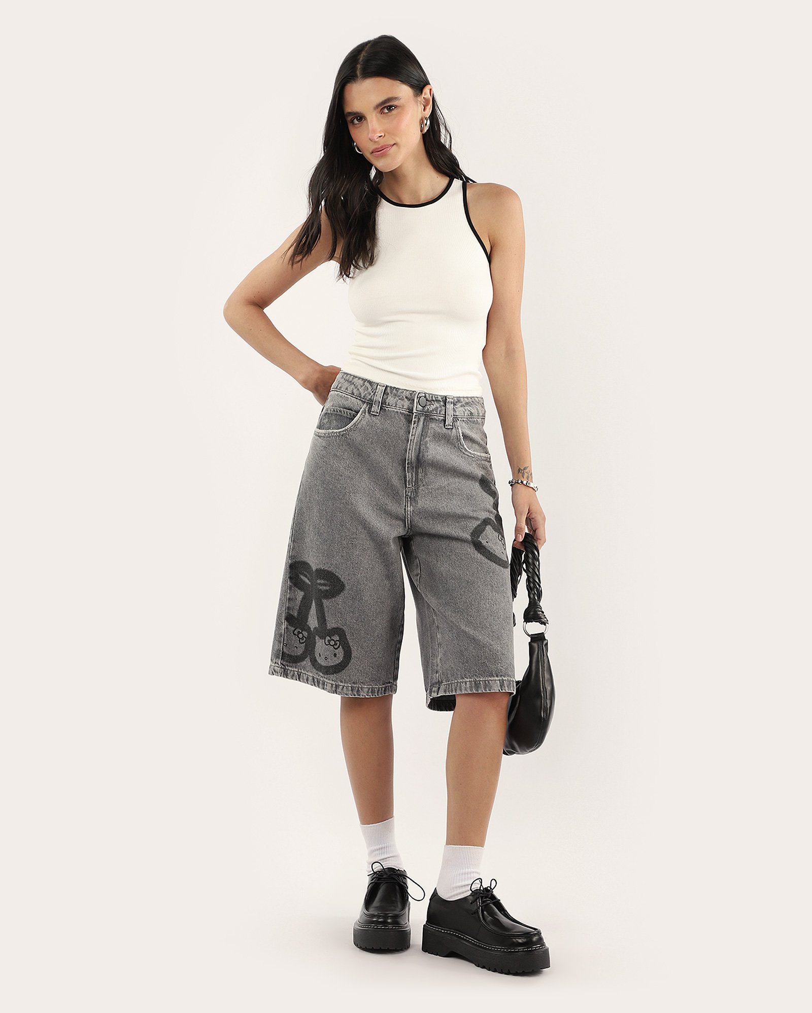 Jorts black jeans feminino Hello Kitty estonado | Sanrio