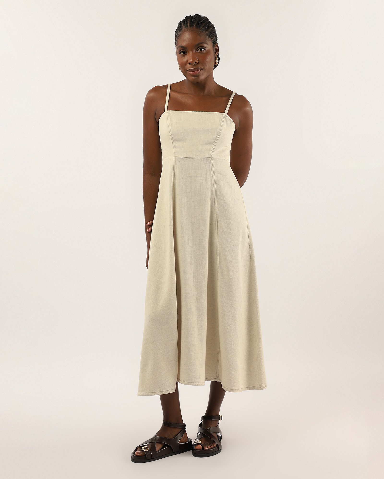 Vestido sarja midi evasê pespontado bege | Pool Jeans