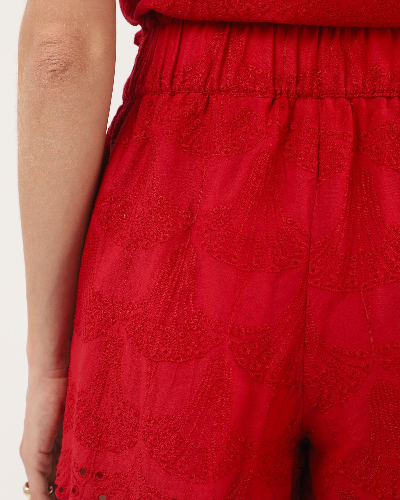 Short feminino reto com elástico em laise - Vermelho — foto 4