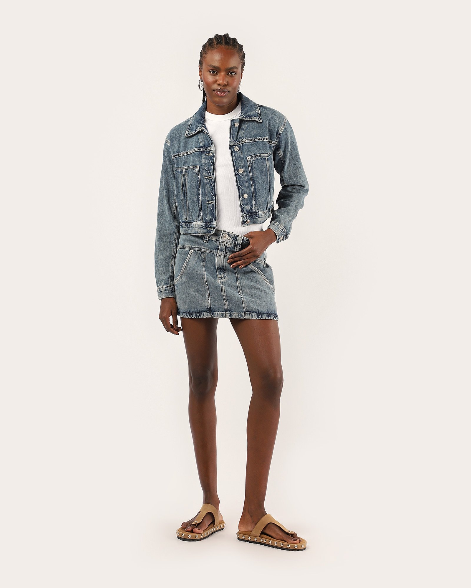 Mini saia jeans estonada pespontada - denim médio | Pool Jeans