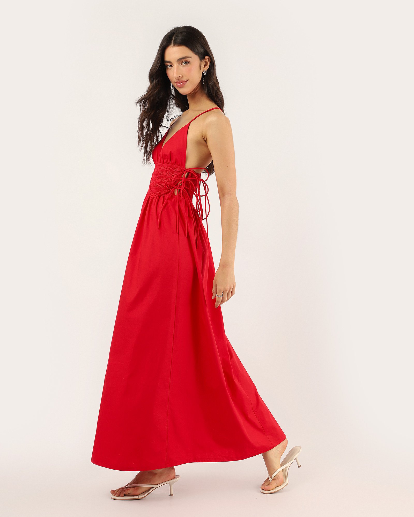 Vestido midi evasê com amarrações