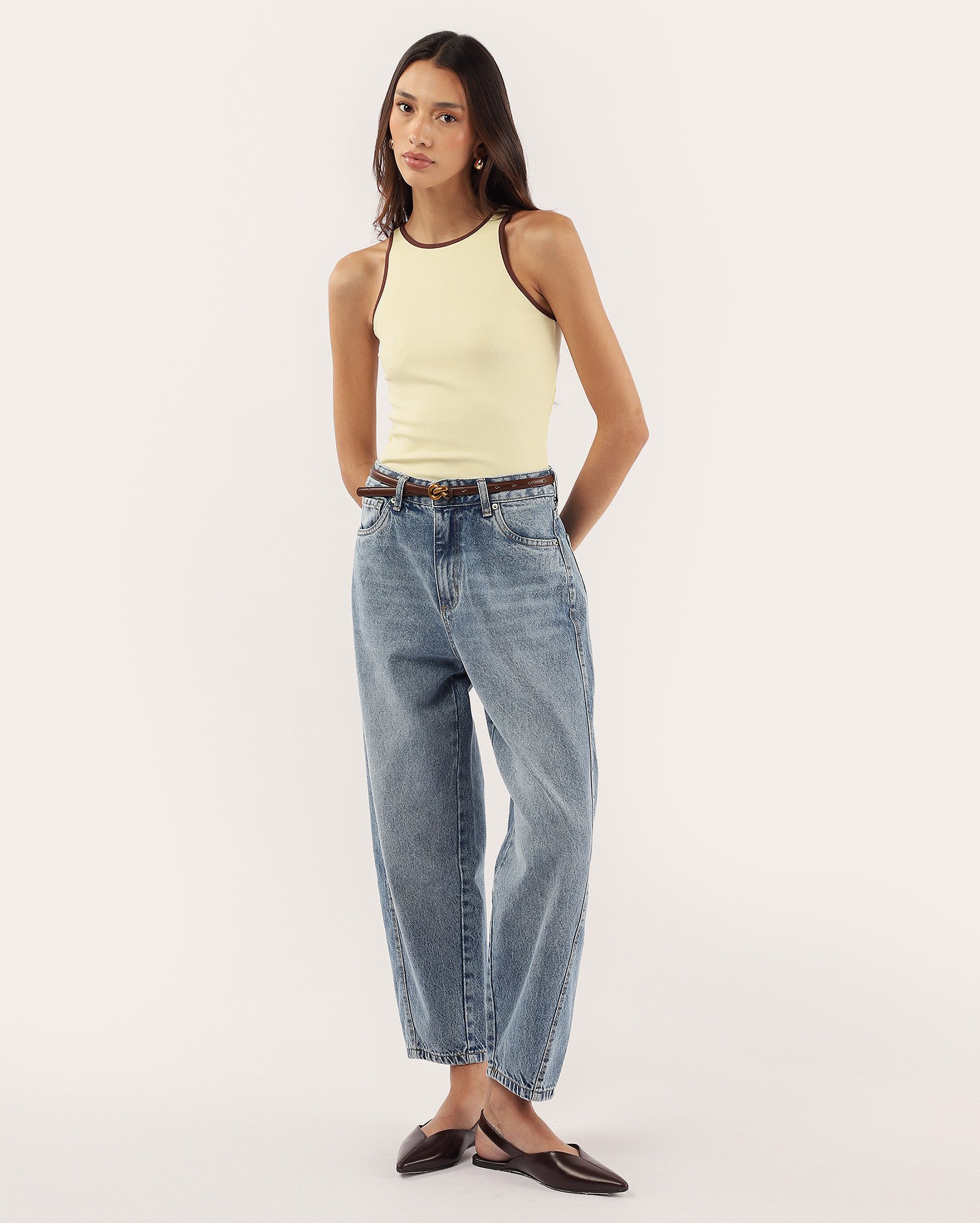 Calça jeans feminina barrel cintura média denim médio | Pool Jeans