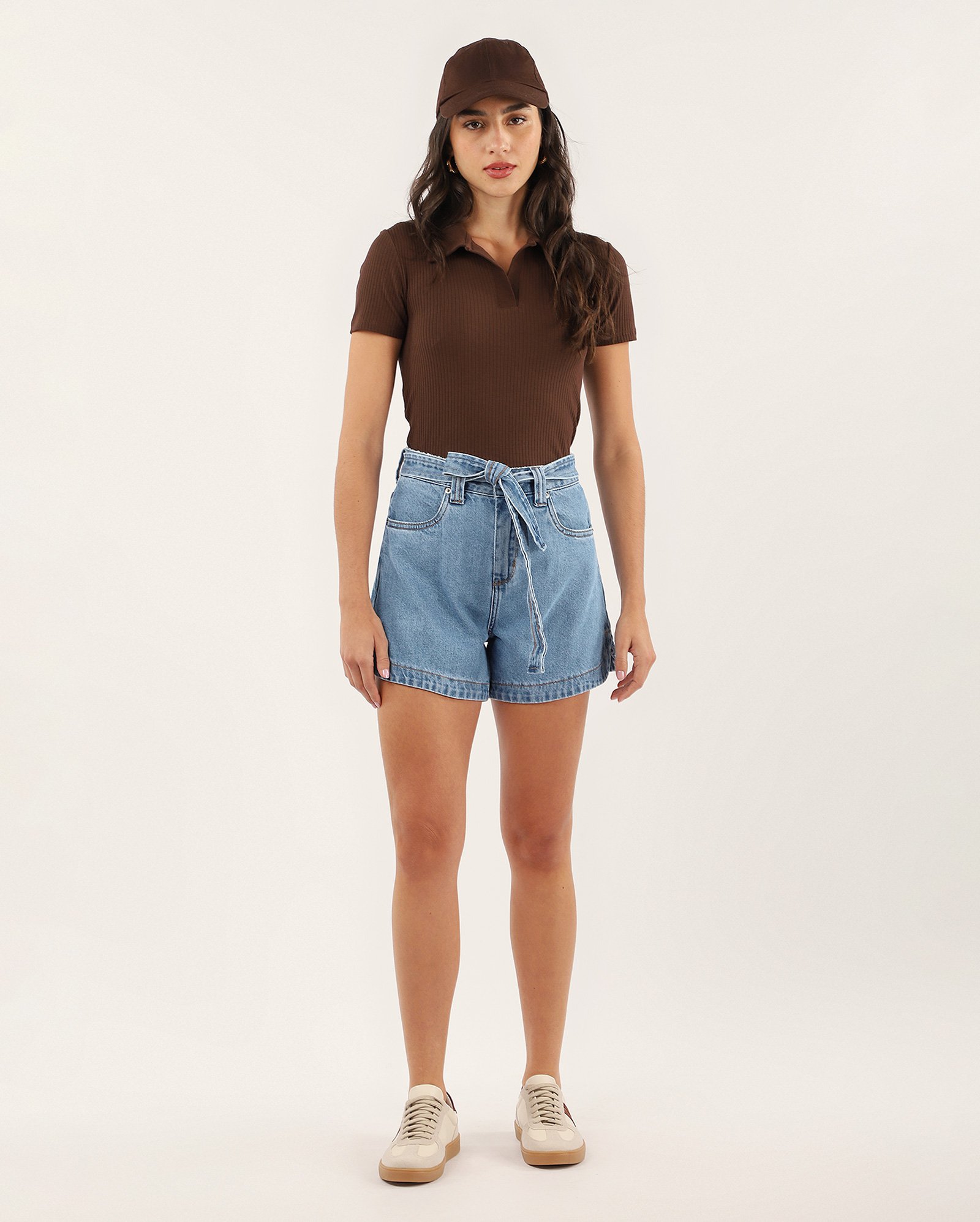 Short jeans feminino mom com cinto denim claro | Pool Jeans