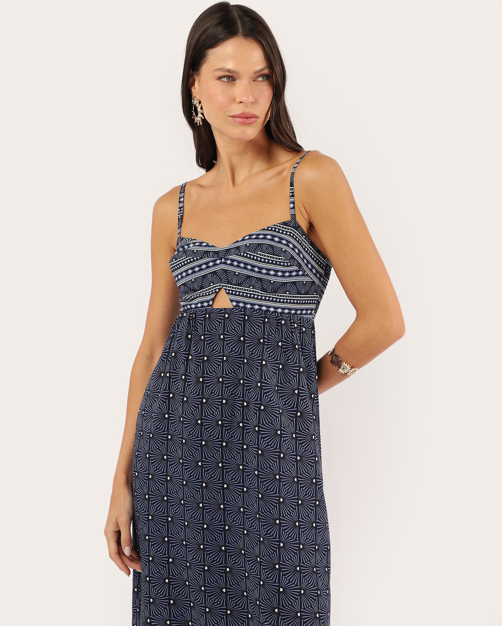 Vestido midi evasê com viscolinho e fenda lateral geométrico - azul
