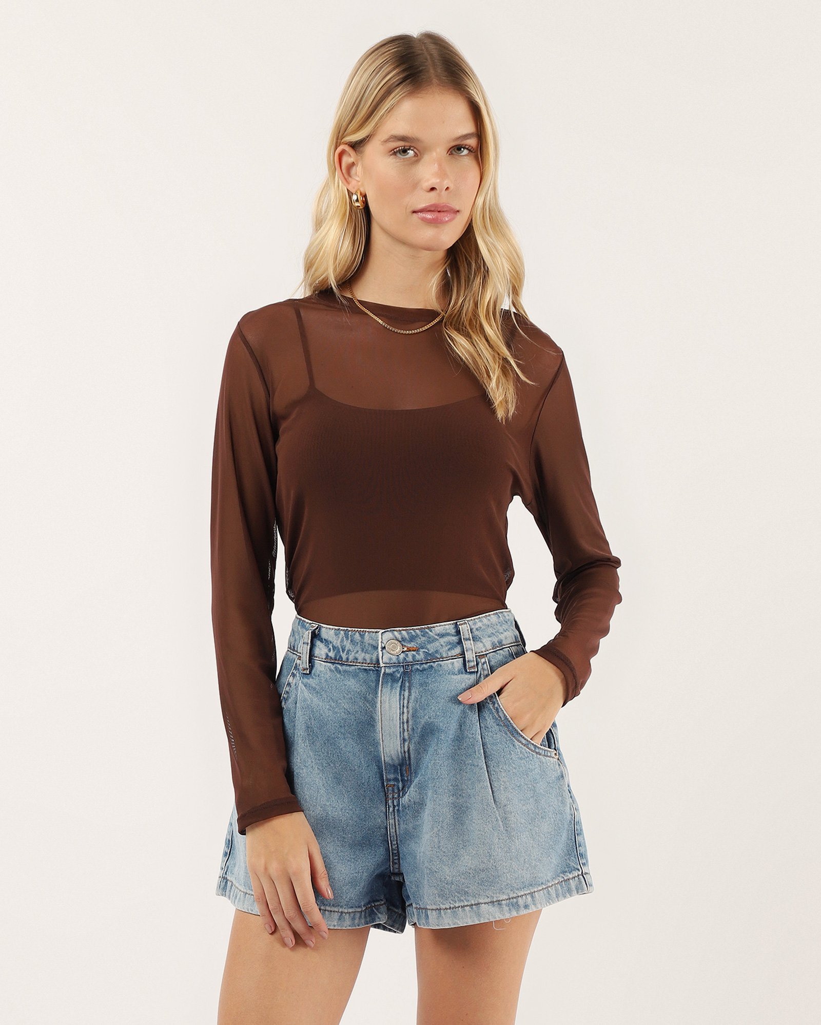 Short jeans feminino mom cintura alta com pregas denim médio | Pool Jeans