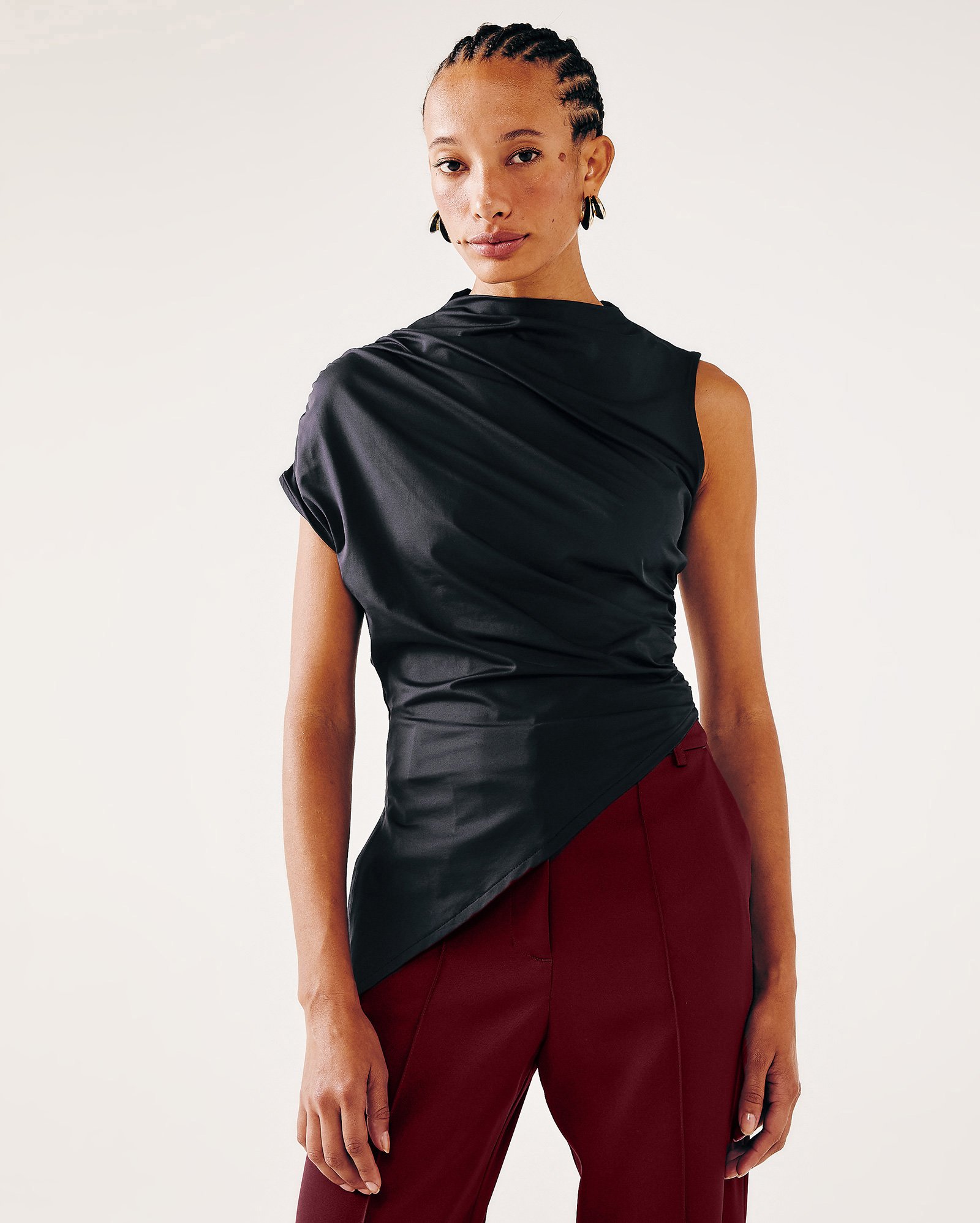 Blusa feminina em poliamida assimétrica preta | AK by Riachuelo