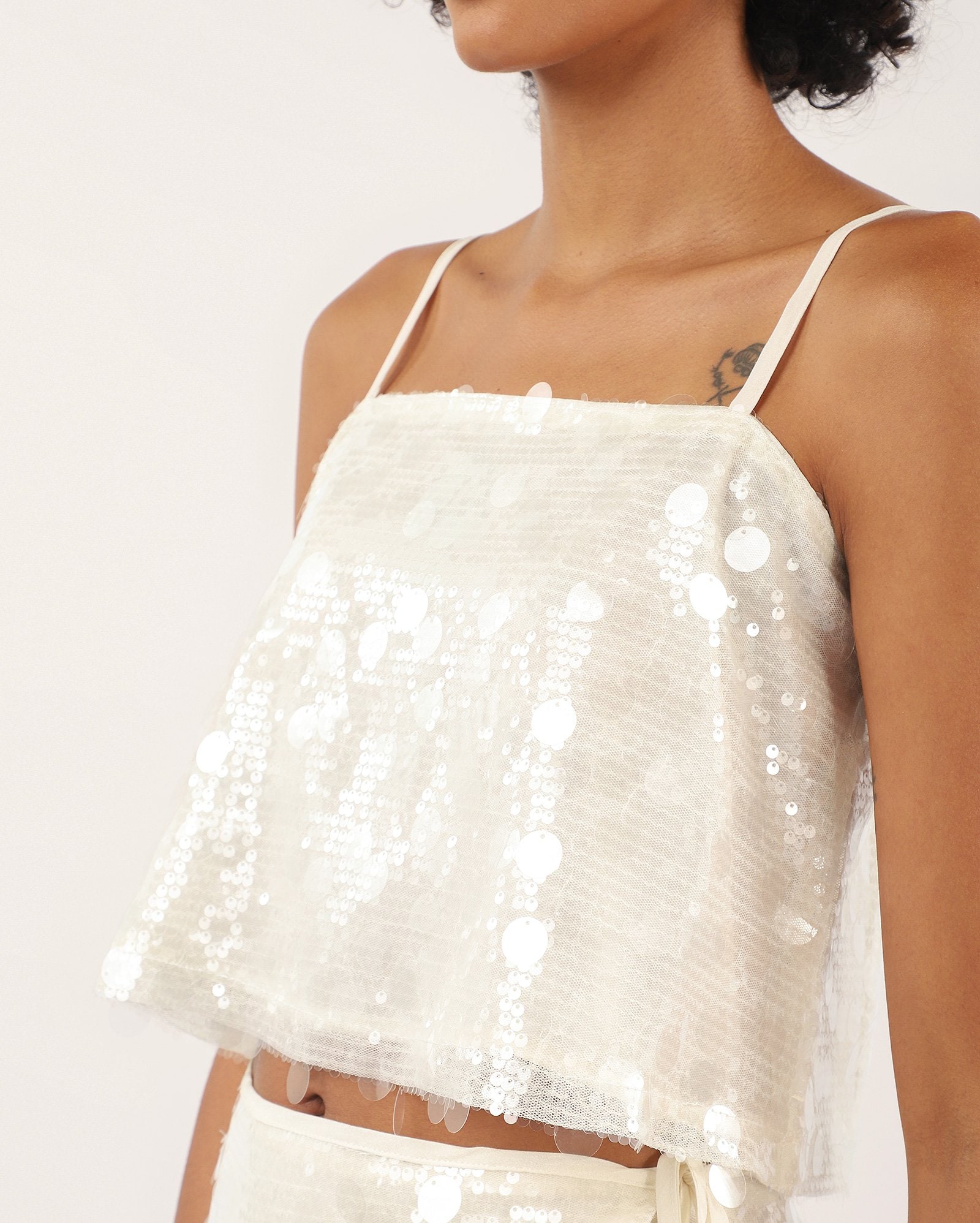 Regata cropped em paetê - off-white — foto 2