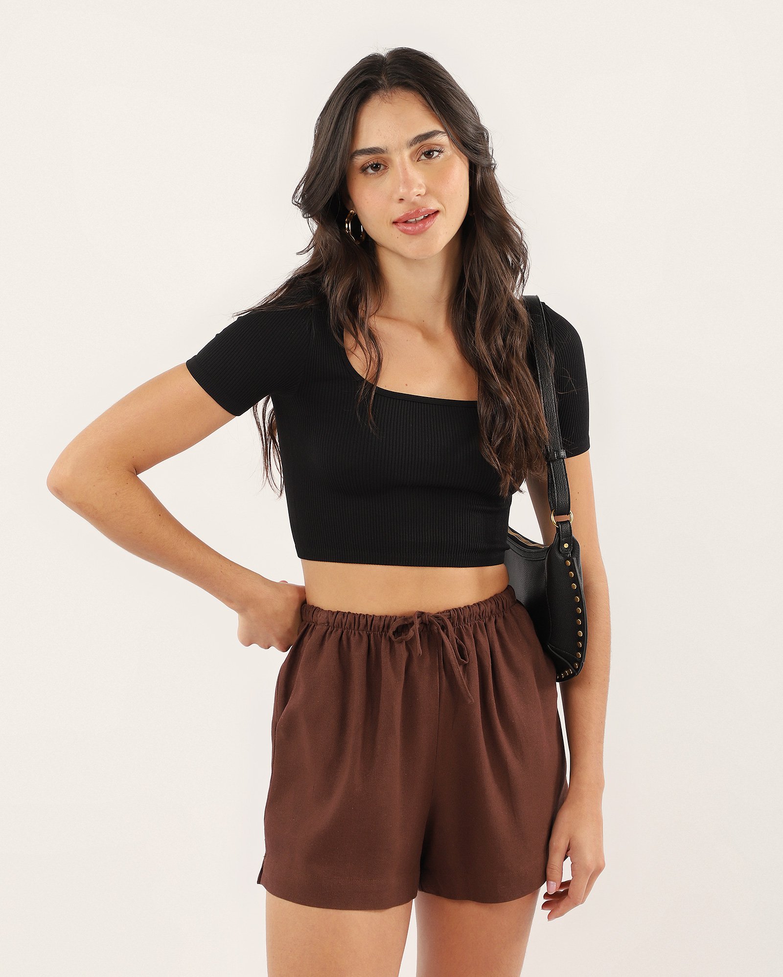 Short feminino em viscolinho cós com elástico marrom