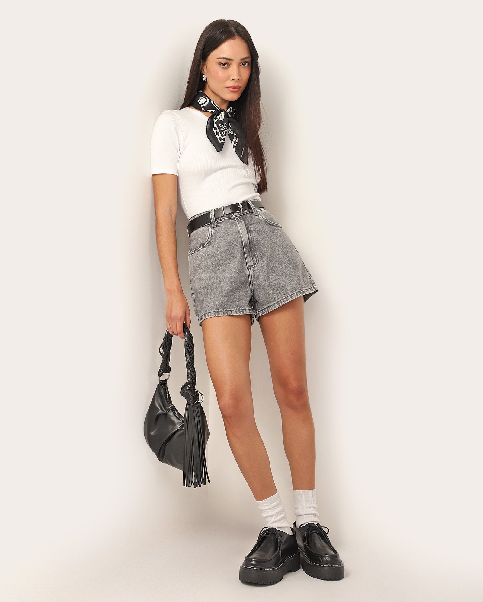 Short jeans feminino mom cintura alta com cinto - Jeans Black Médio | Pool Jeans