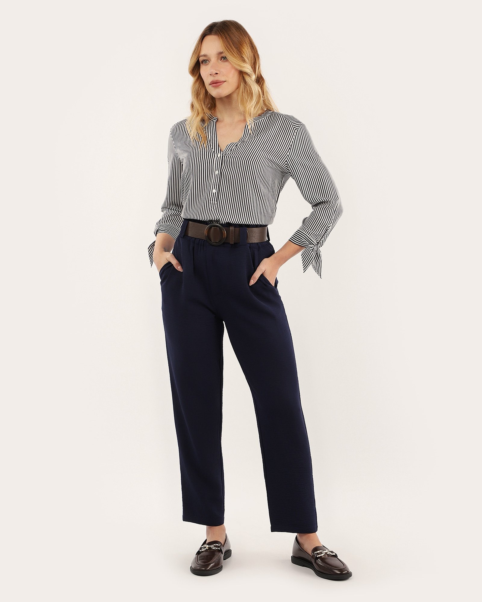 Camisa feminina Hana de viscose com laço listrada azul
