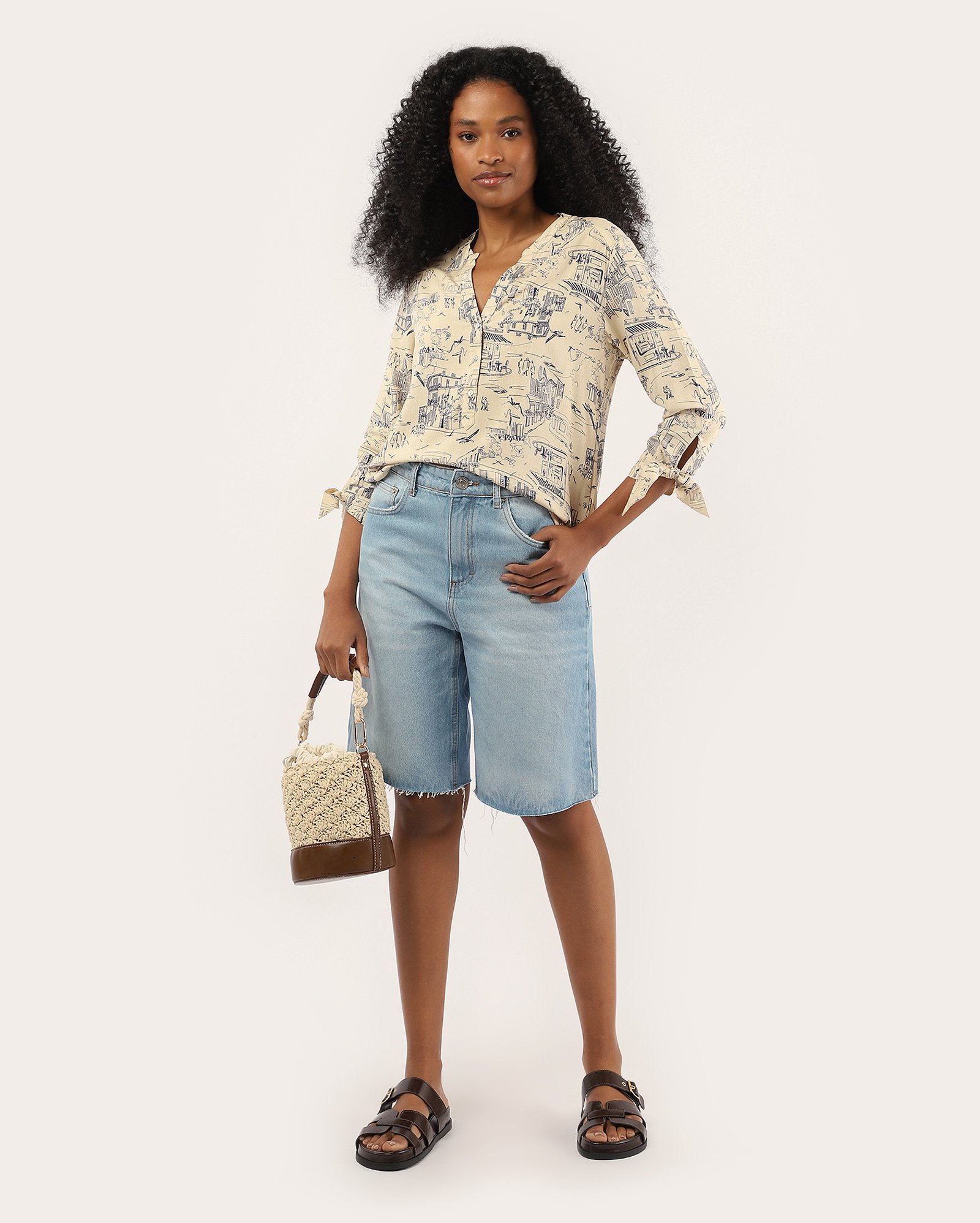 Camisa feminina de viscose Hana paisagem urbana bege