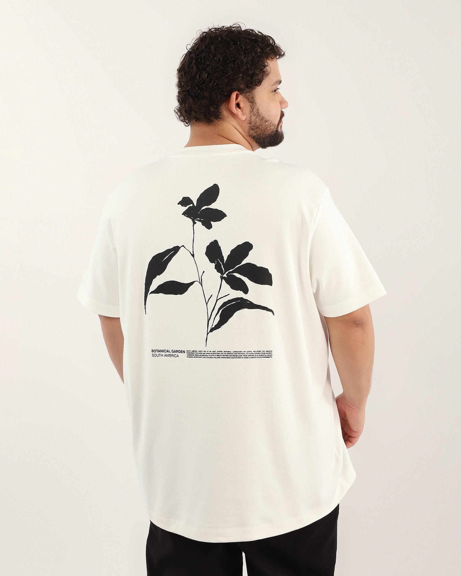 Camiseta plus size masculina suedine botanical garden branca