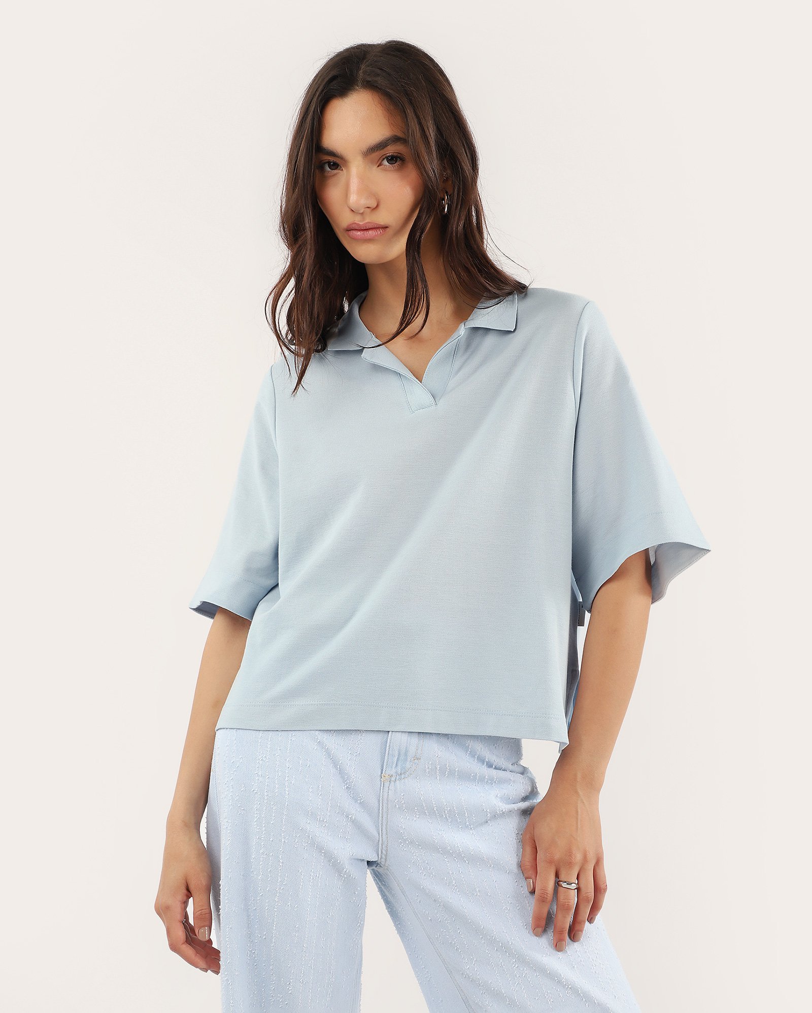 Polo feminina oversized piquet com fenda lateral - Azul Claro