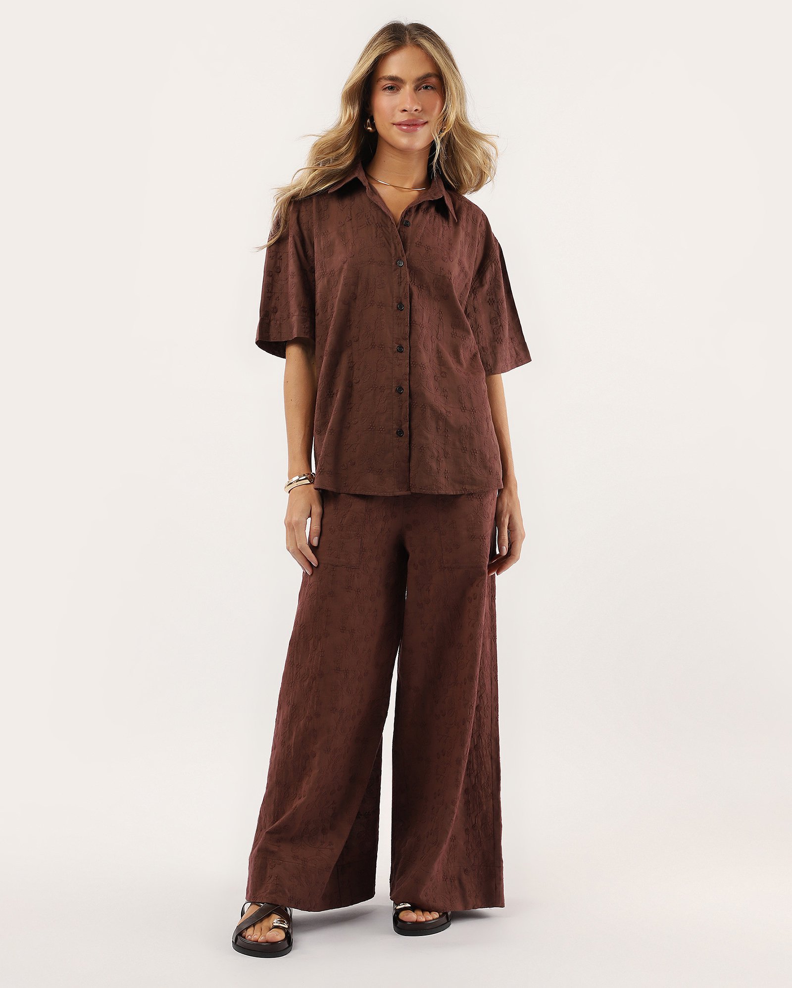 Camisa feminina oversized bordado marrom | Special Edition