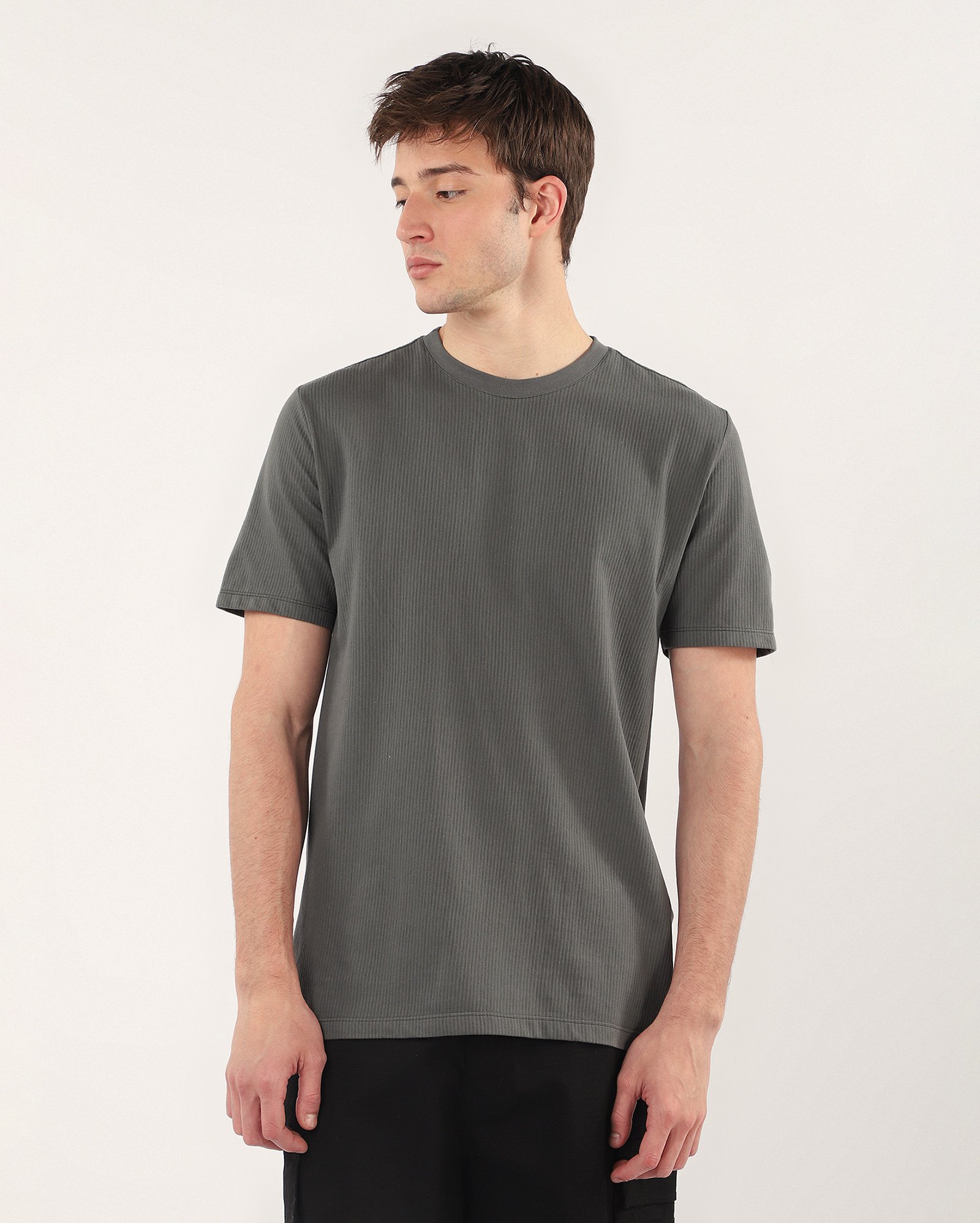 Camiseta masculina regular canelada - Cinza