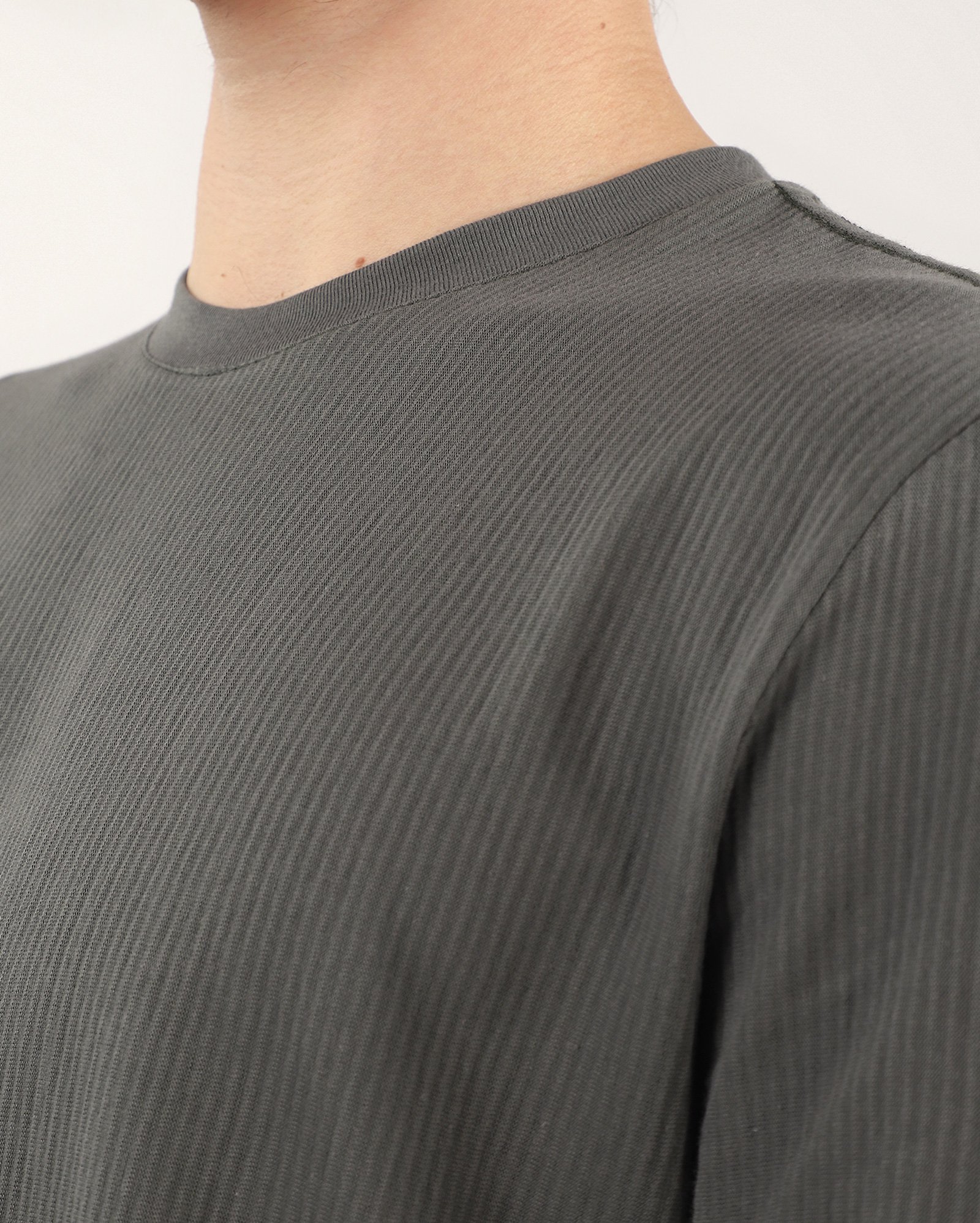 Camiseta masculina regular canelada - Cinza
