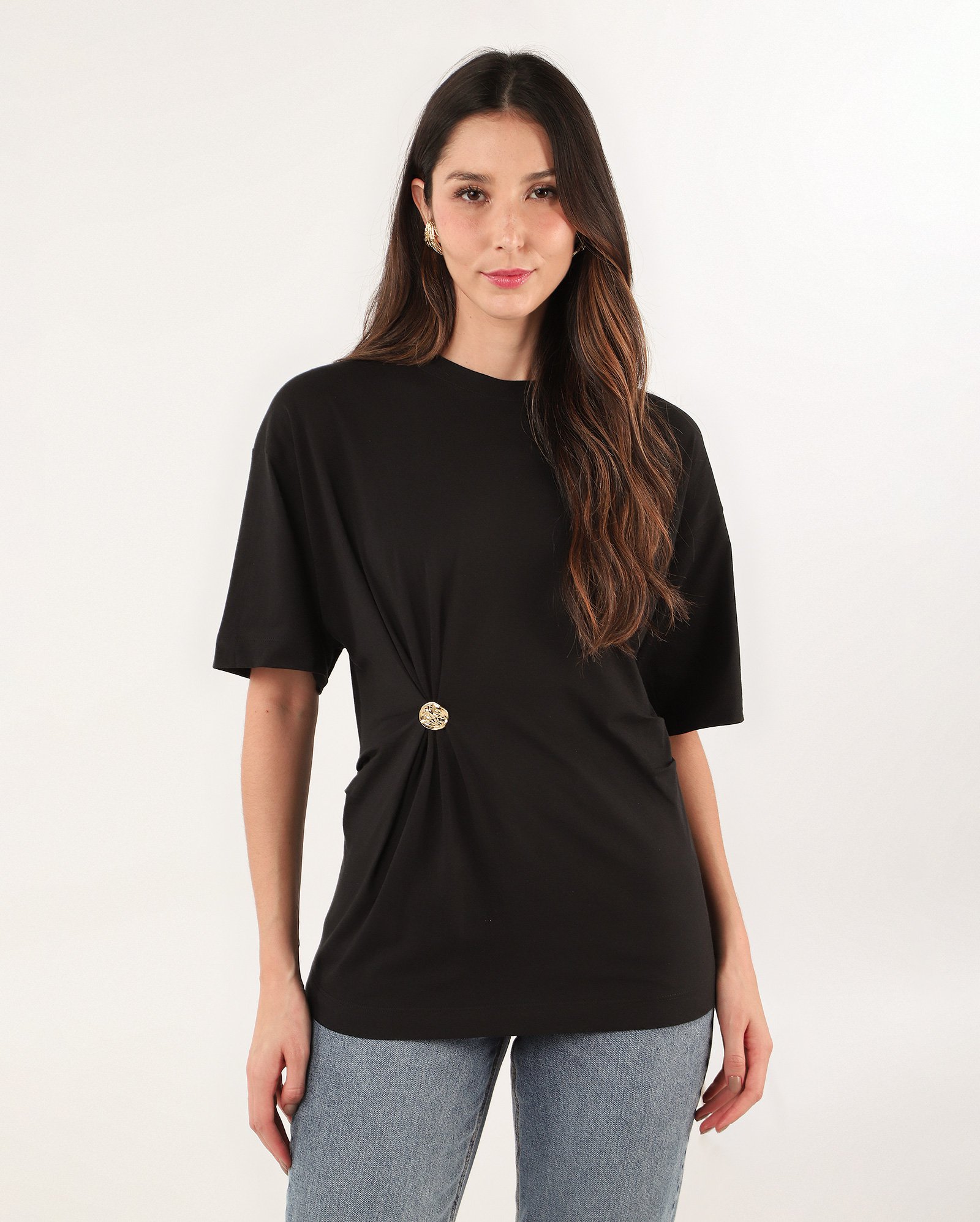 Blusa feminina ampla com botão martelado preta