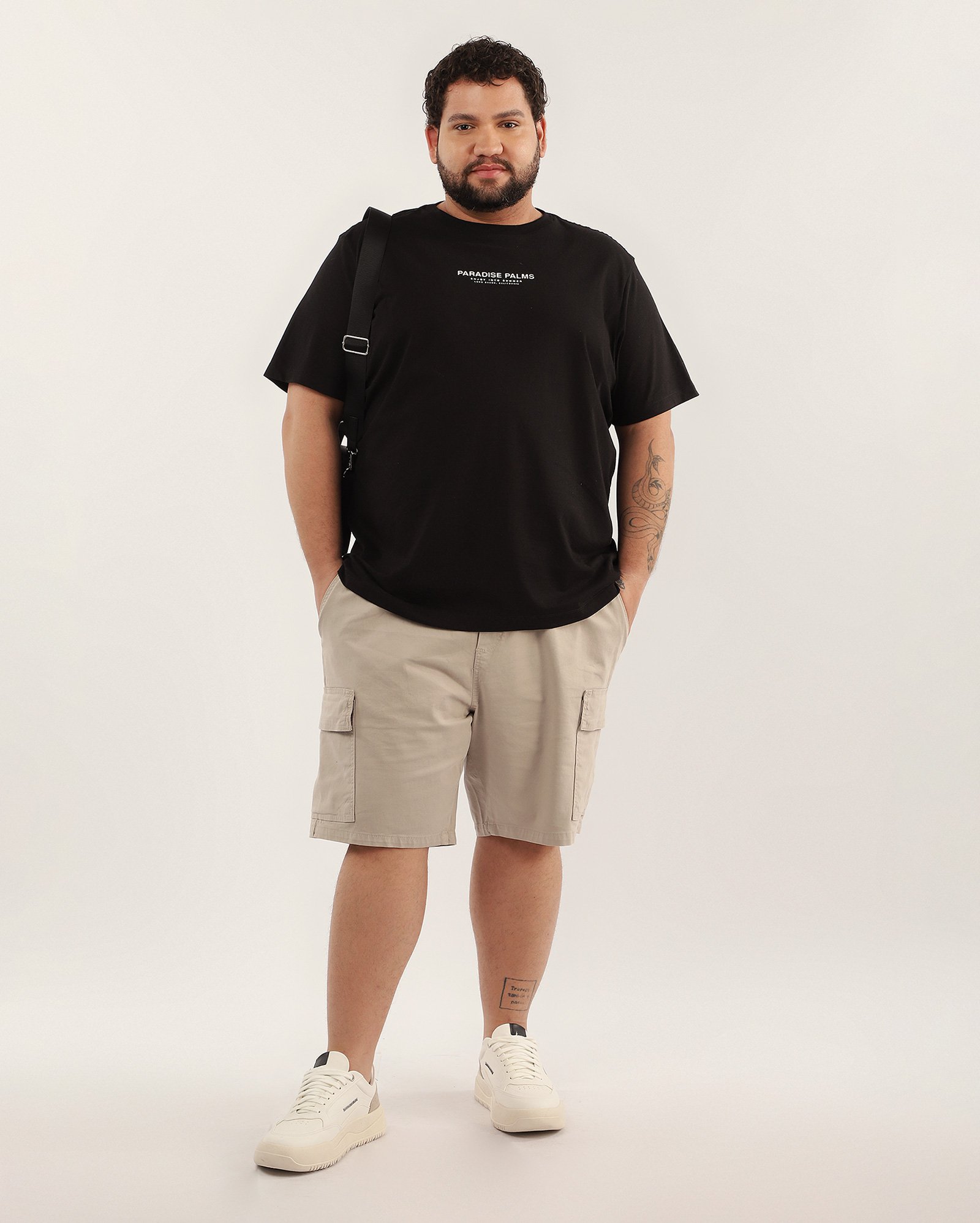 Camiseta plus size masculina regular paradise palms preta