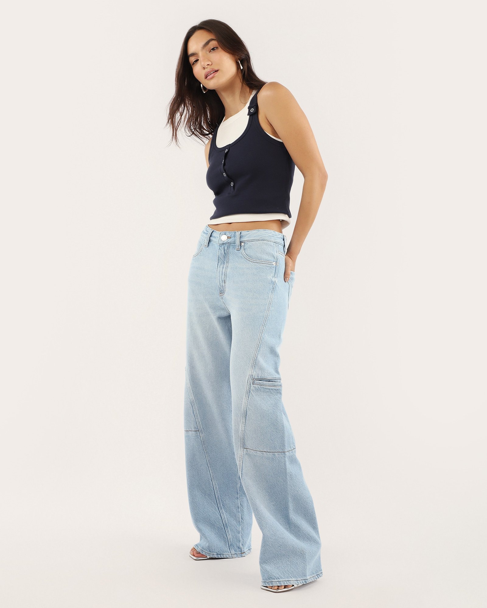 Calça jeans feminina wide leg texturizada denim claro | Pool Jeans