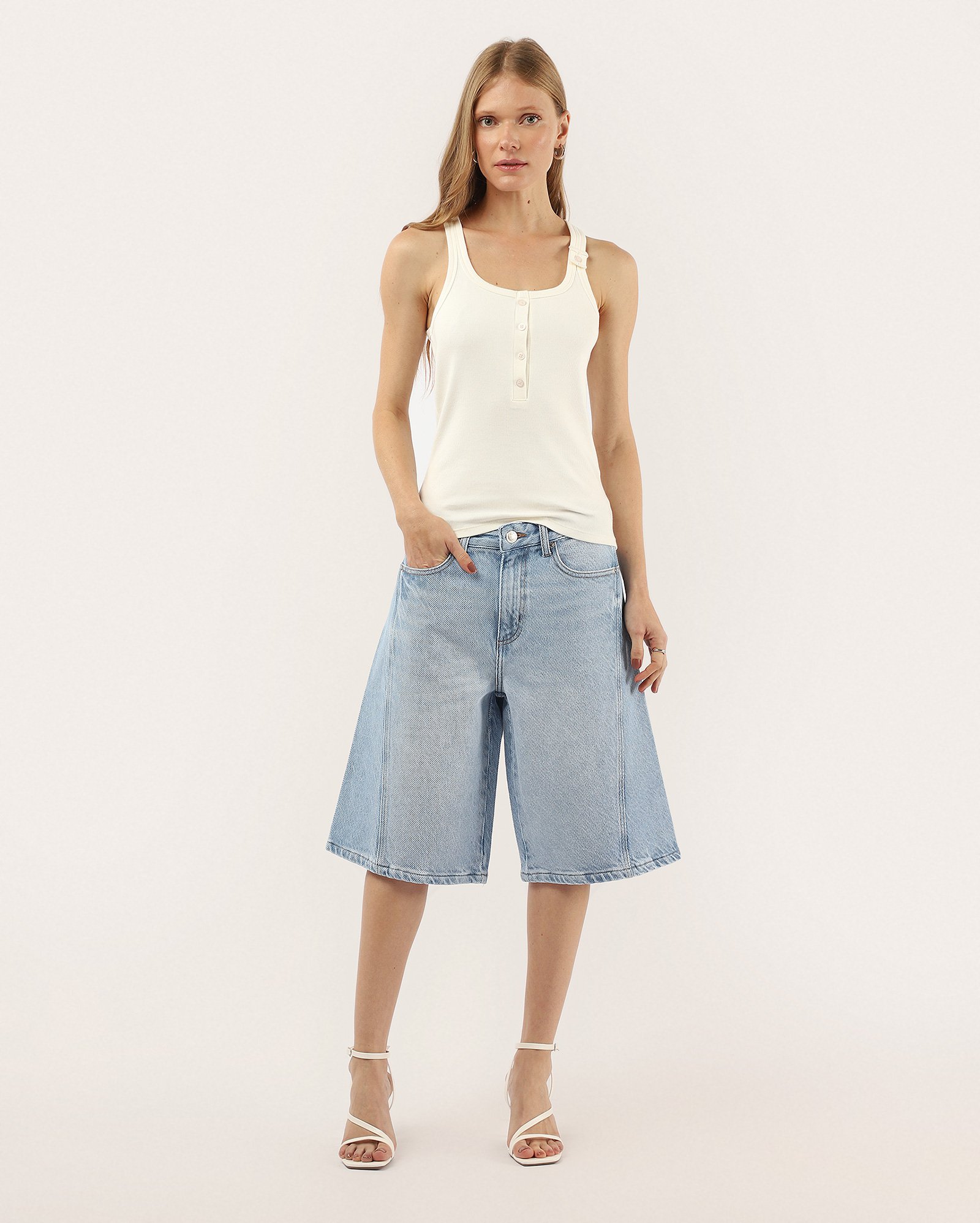 Jorts feminino texturizado denim claro | Pool Jeans