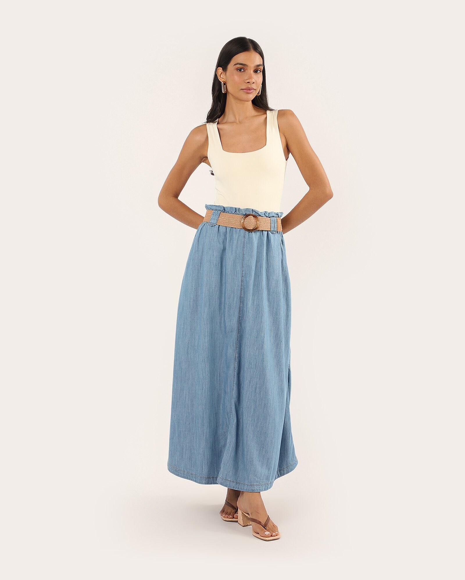 Saia jeans longa em viscose com cinto - denim claro | Pool Jeans