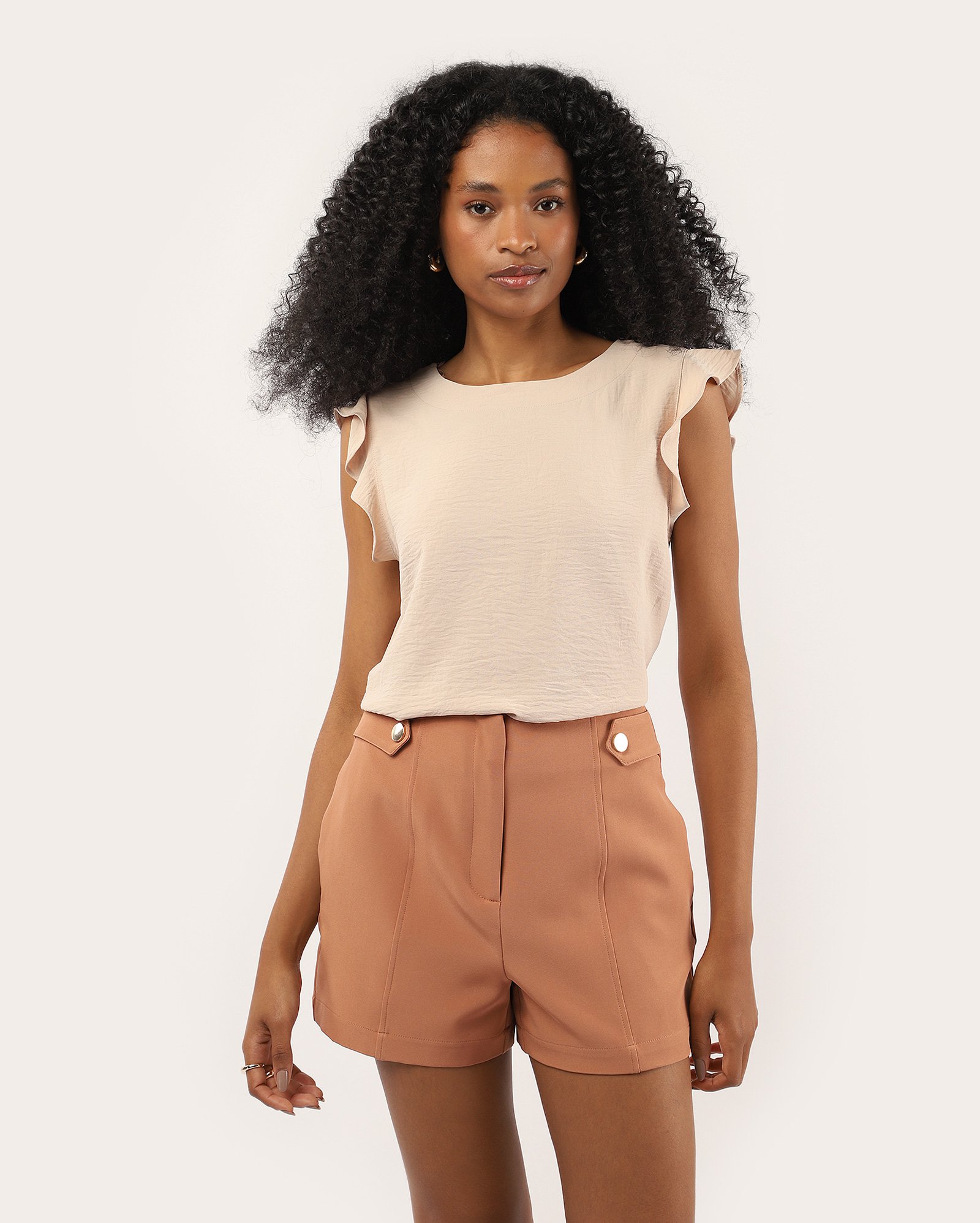 Short feminino reto alfaiatado - Marrom Claro — foto 2