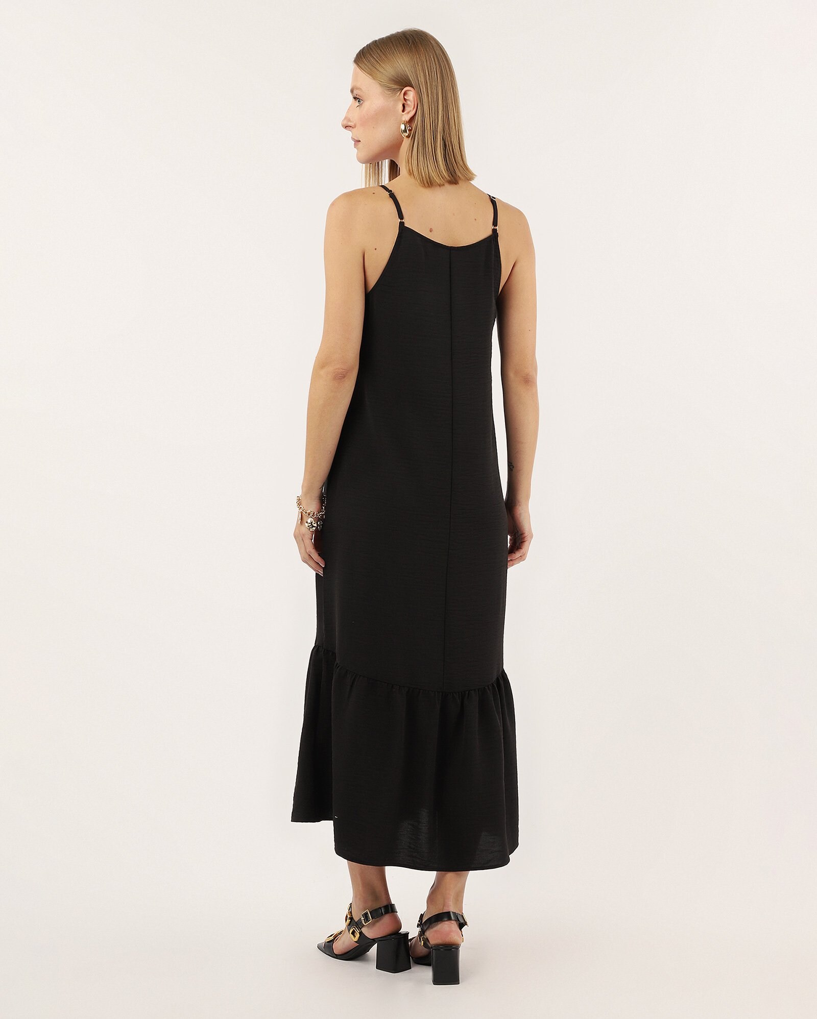 Vestido midi evasê com alças finas - Preto | AK — foto 5