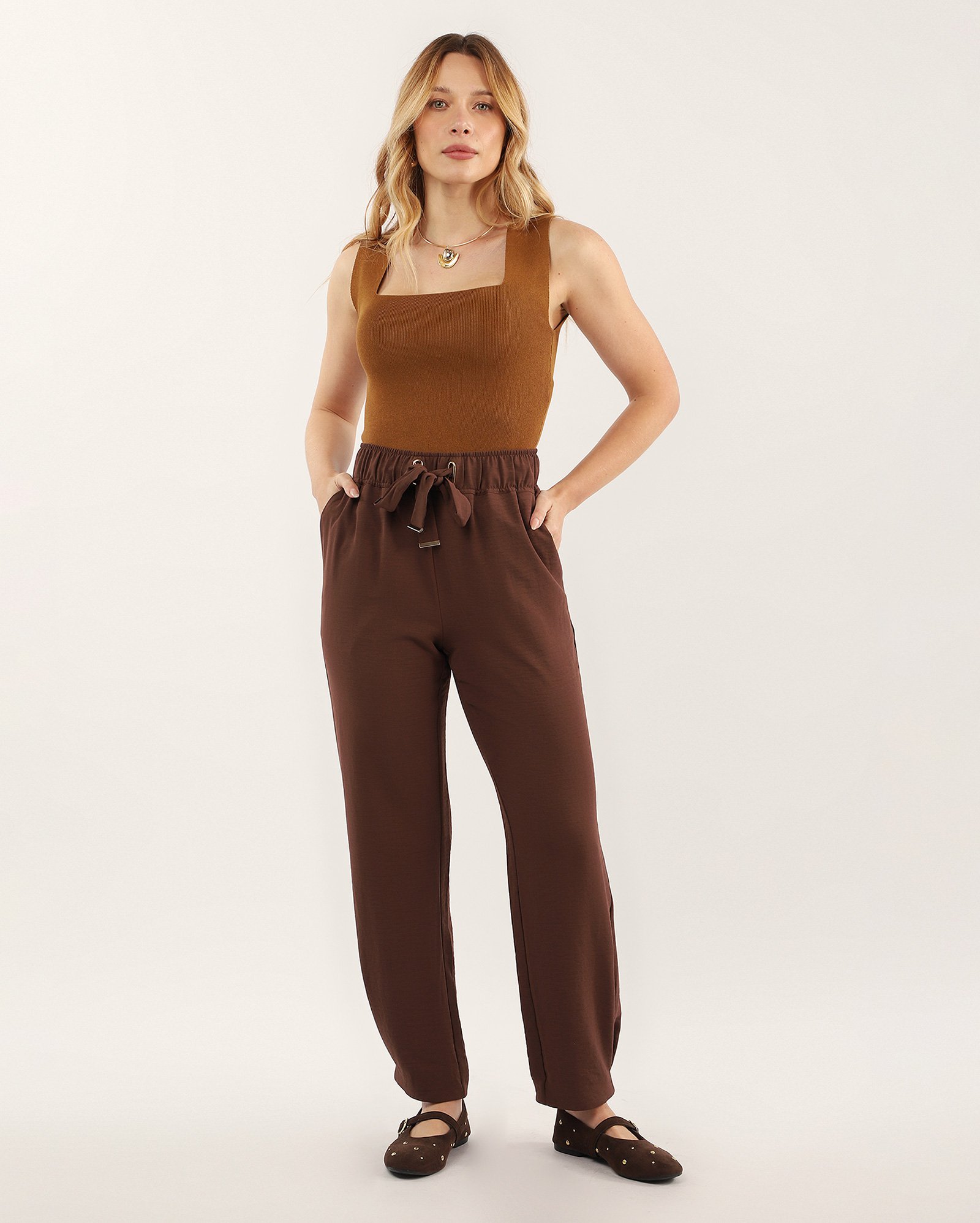 Calça feminina jogger crepe com amarração - Marrom