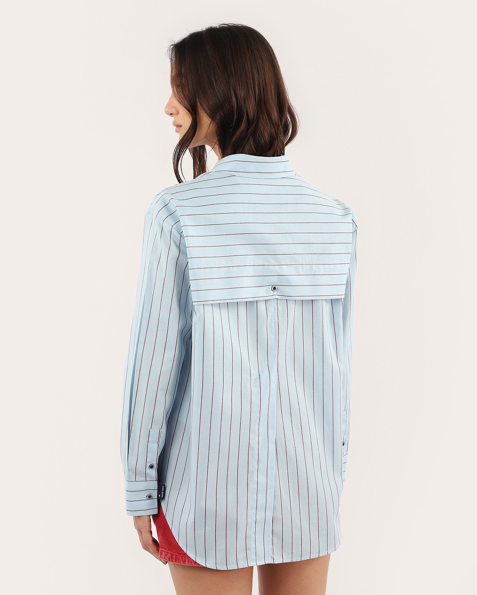 Camisa feminina listrada fio tinto em tricoline azul — foto 7
