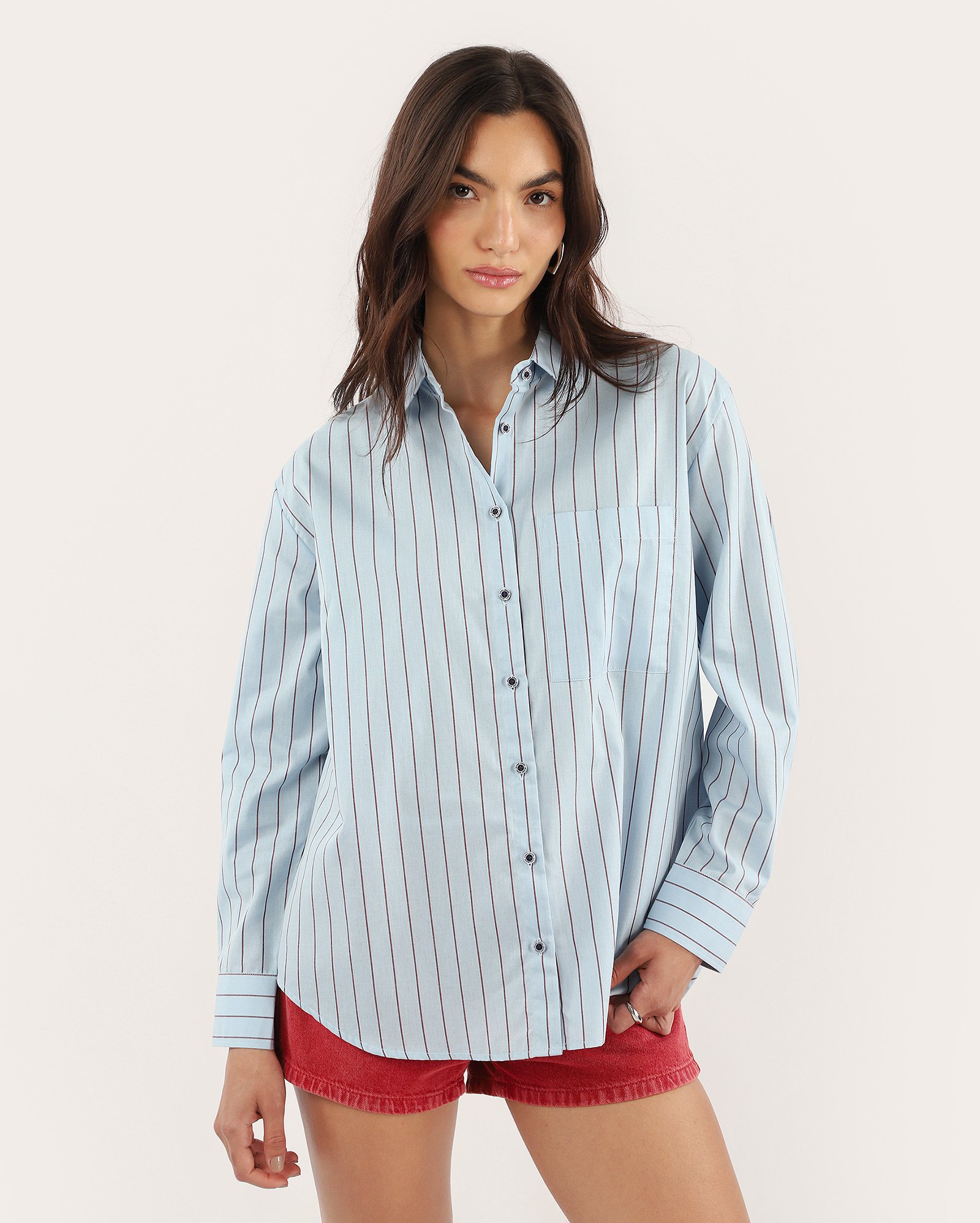 Camisa feminina listrada fio tinto em tricoline azul — foto 6