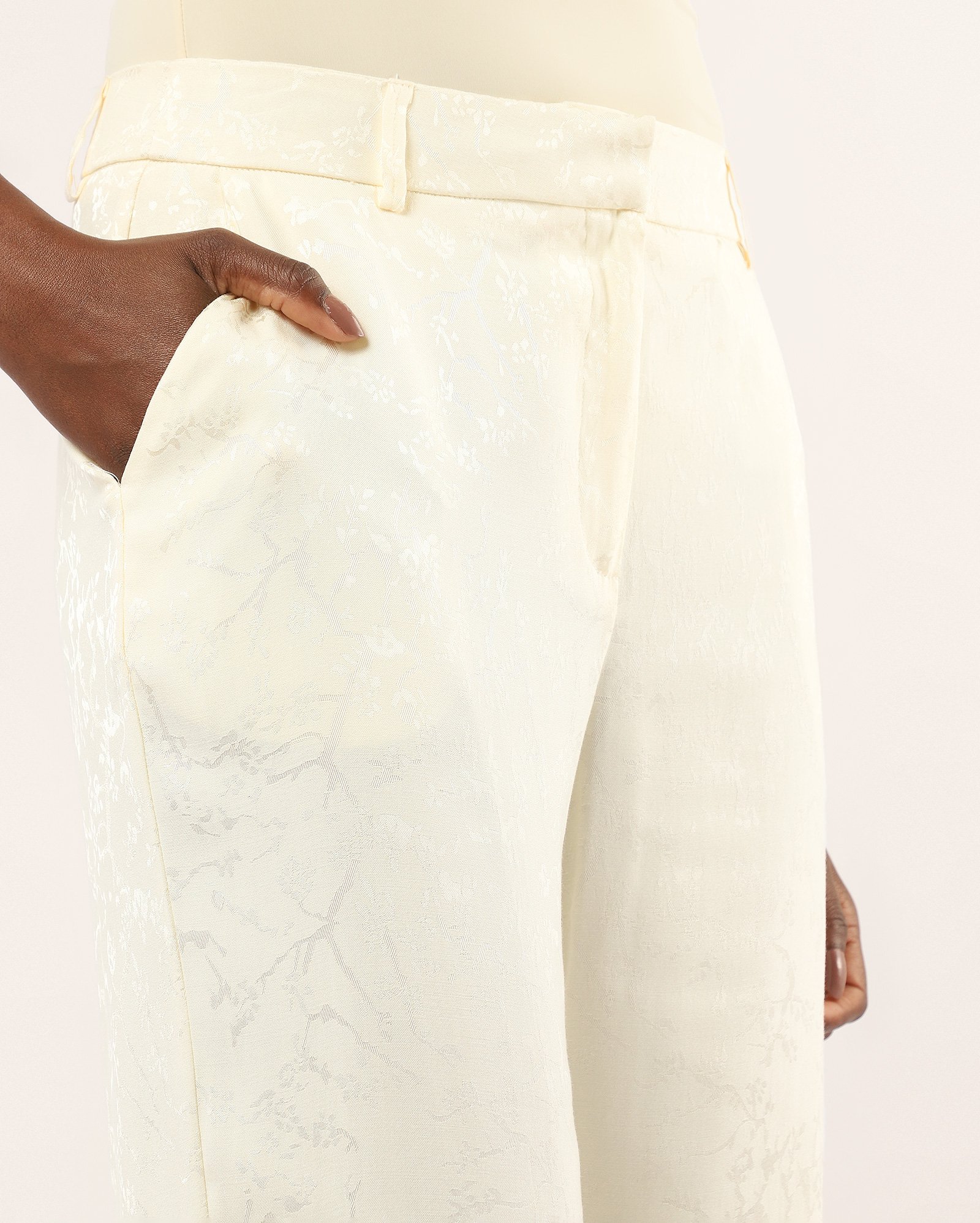 Calça feminina aladim alfaiatada estampada - off-white — foto 3