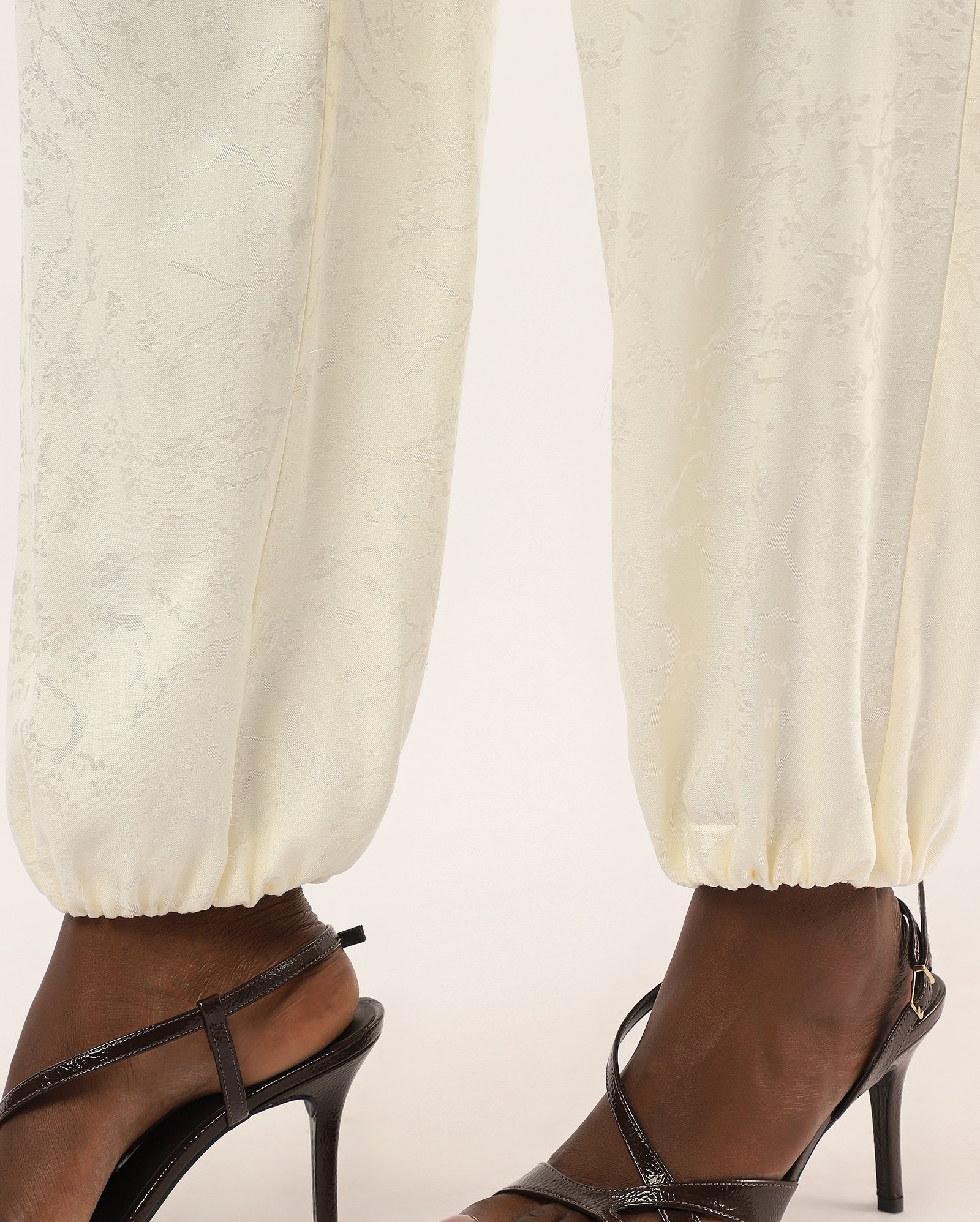 Calça feminina aladim alfaiatada estampada - off-white — foto 4