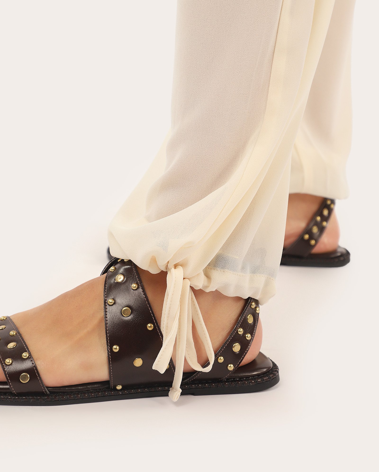 Calça feminina crepe com bolsos cargo - bege — foto 4