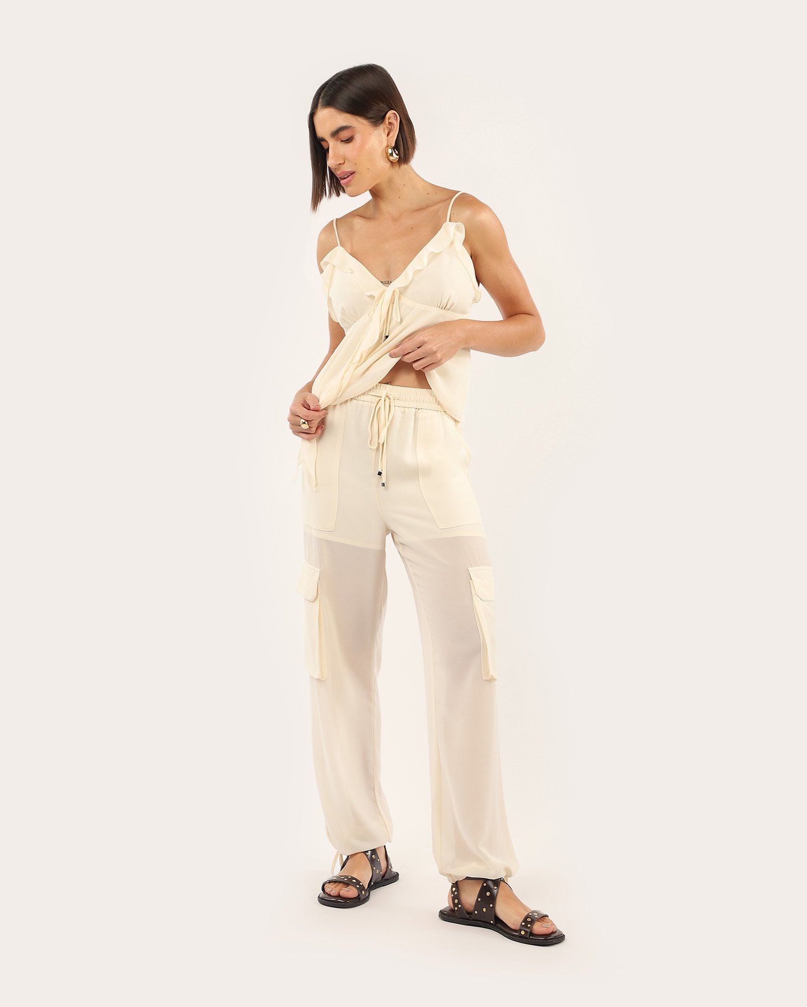 Calça feminina crepe com bolsos cargo - bege — foto 3