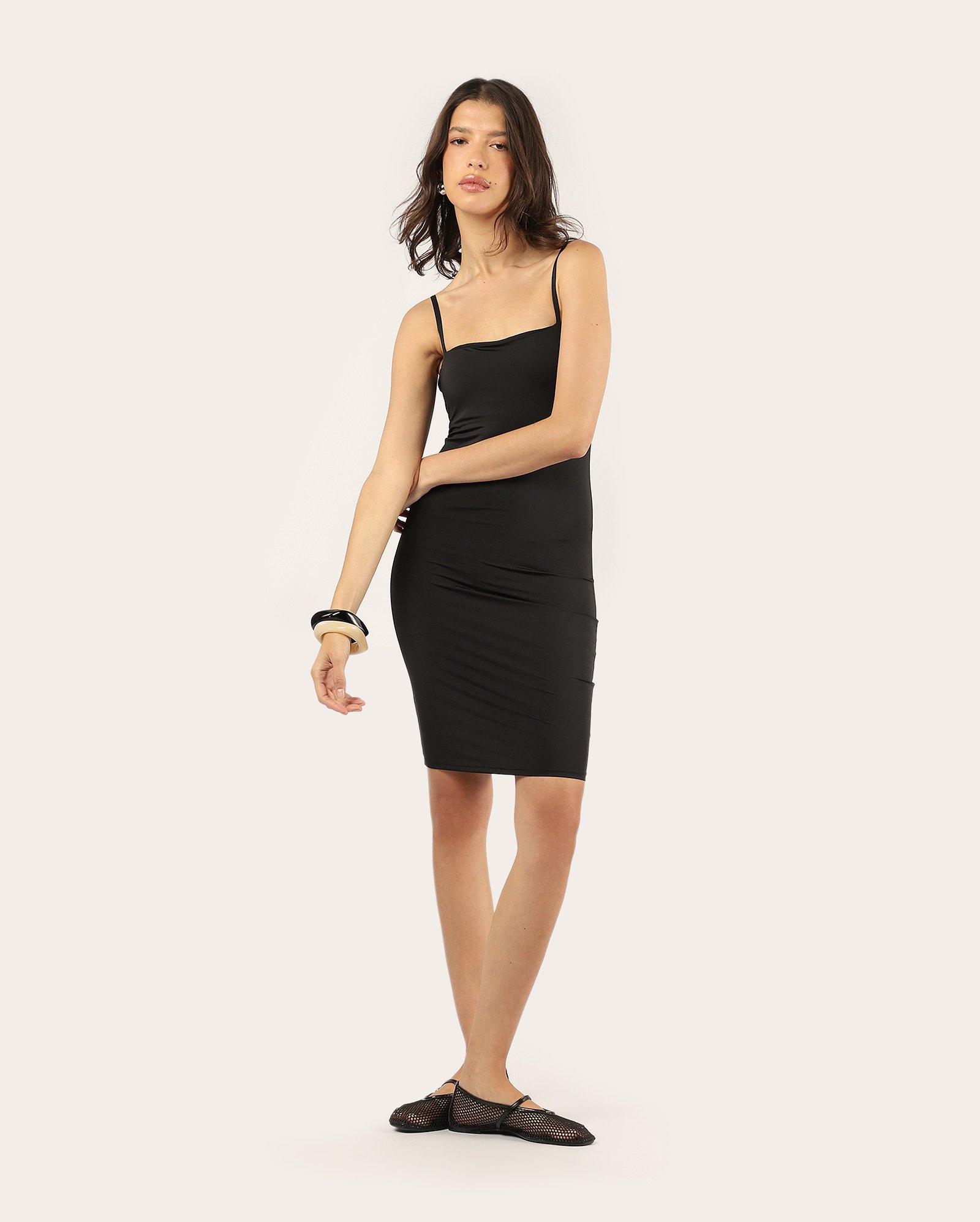 Vestido curto tubinho com sustentação - Preto