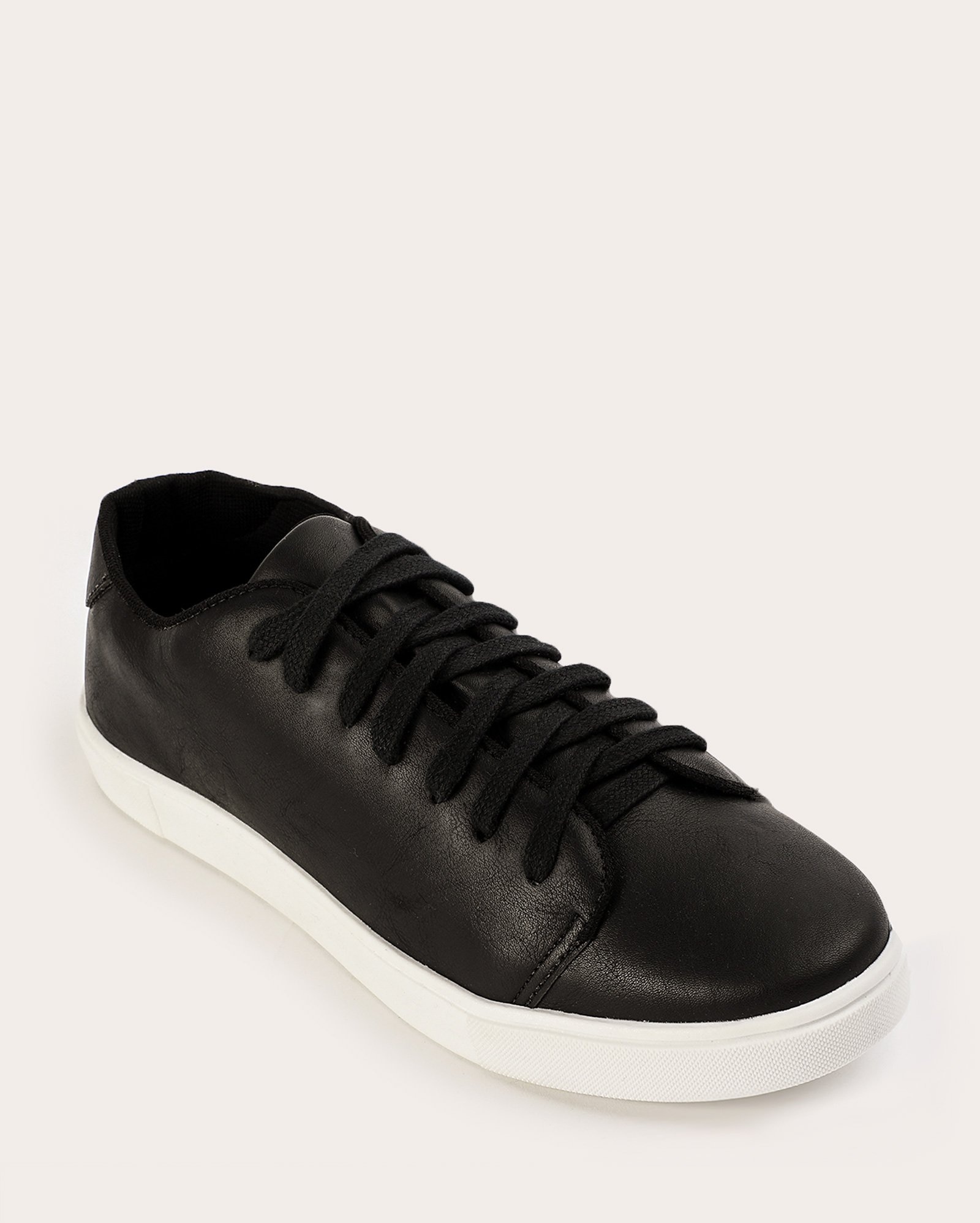 Sapatênis casual com pespontos preto | Riachuelo